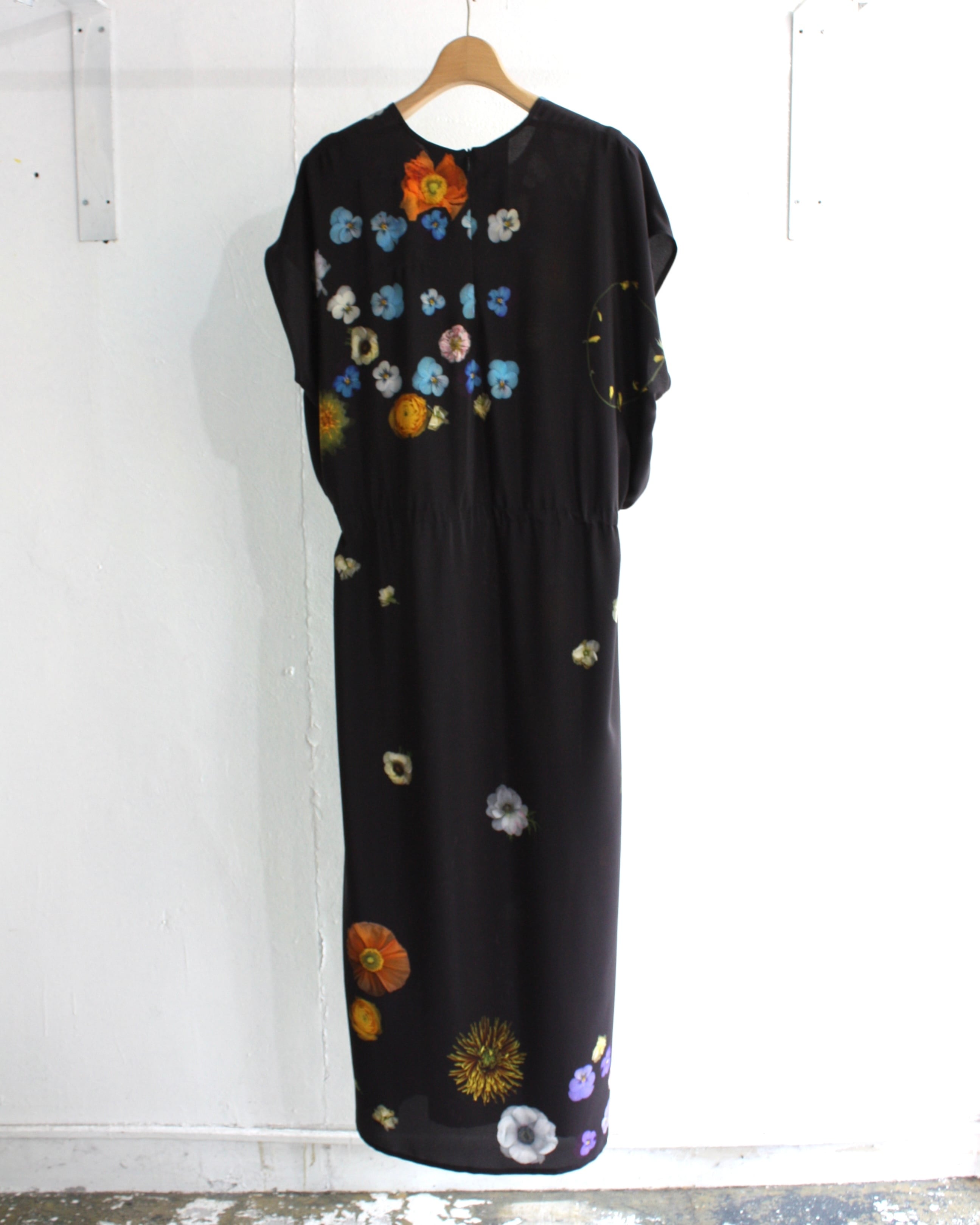 ANNTIAN / SIMPLE DRESS / FLOWERS ON BLACK | coug（カーグ）｜熊本県
