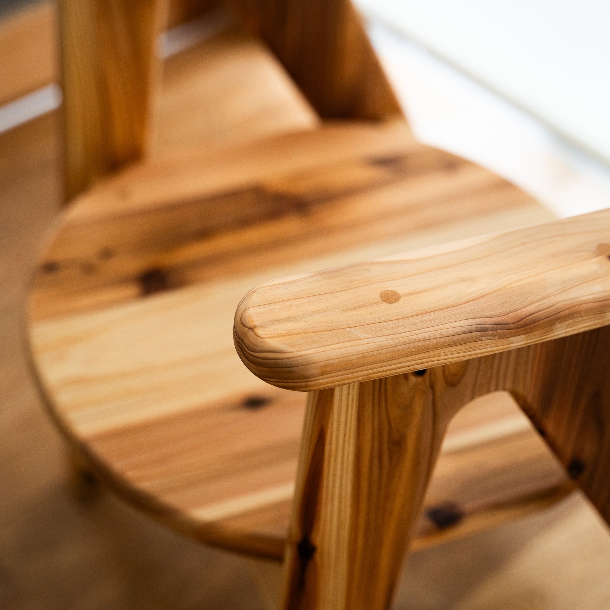 送料無料！！【杉】軽量 オーダー家具屋が作る優しさの椅子 身体に