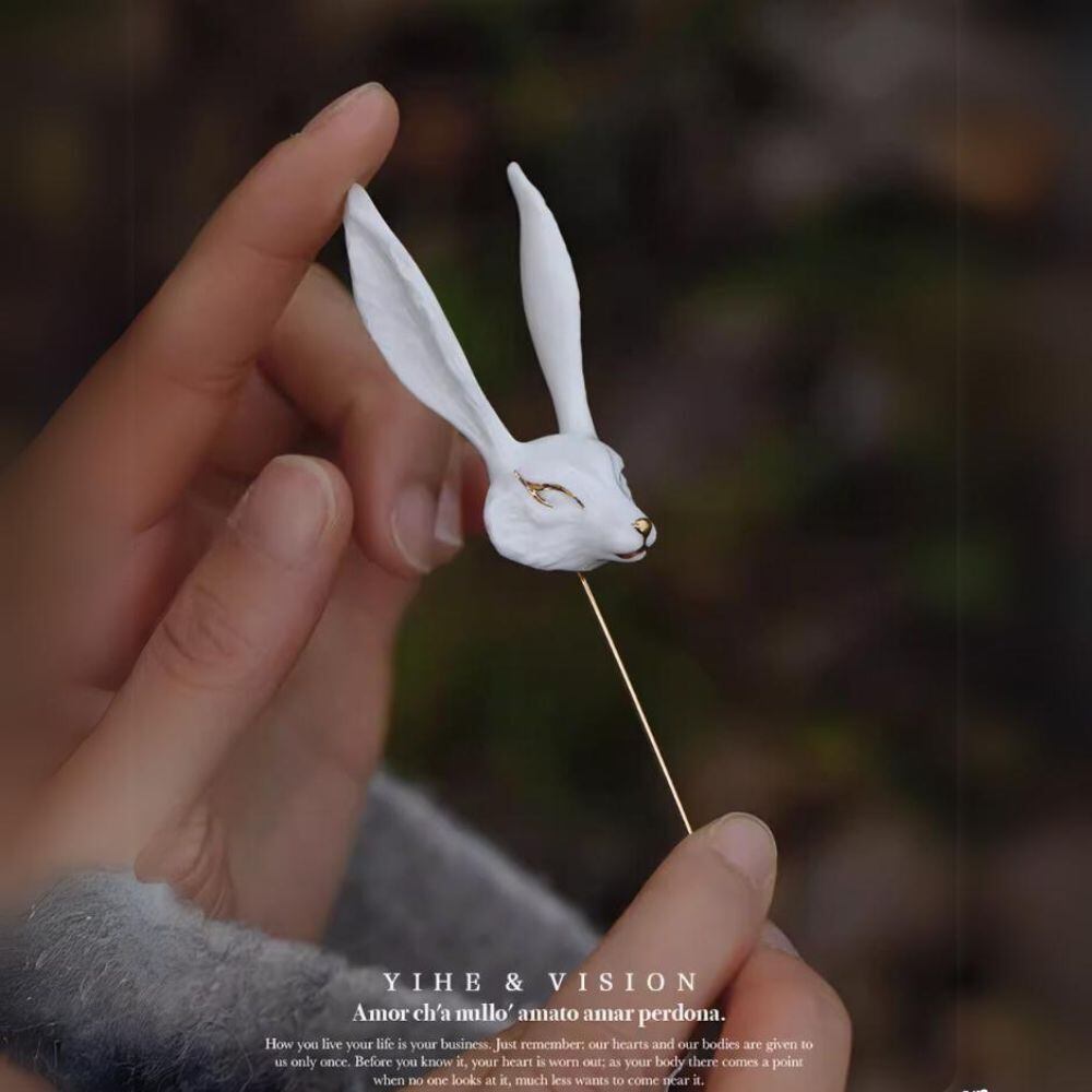 うさぎフェイスブローチ E00413 | EMMA GRAND