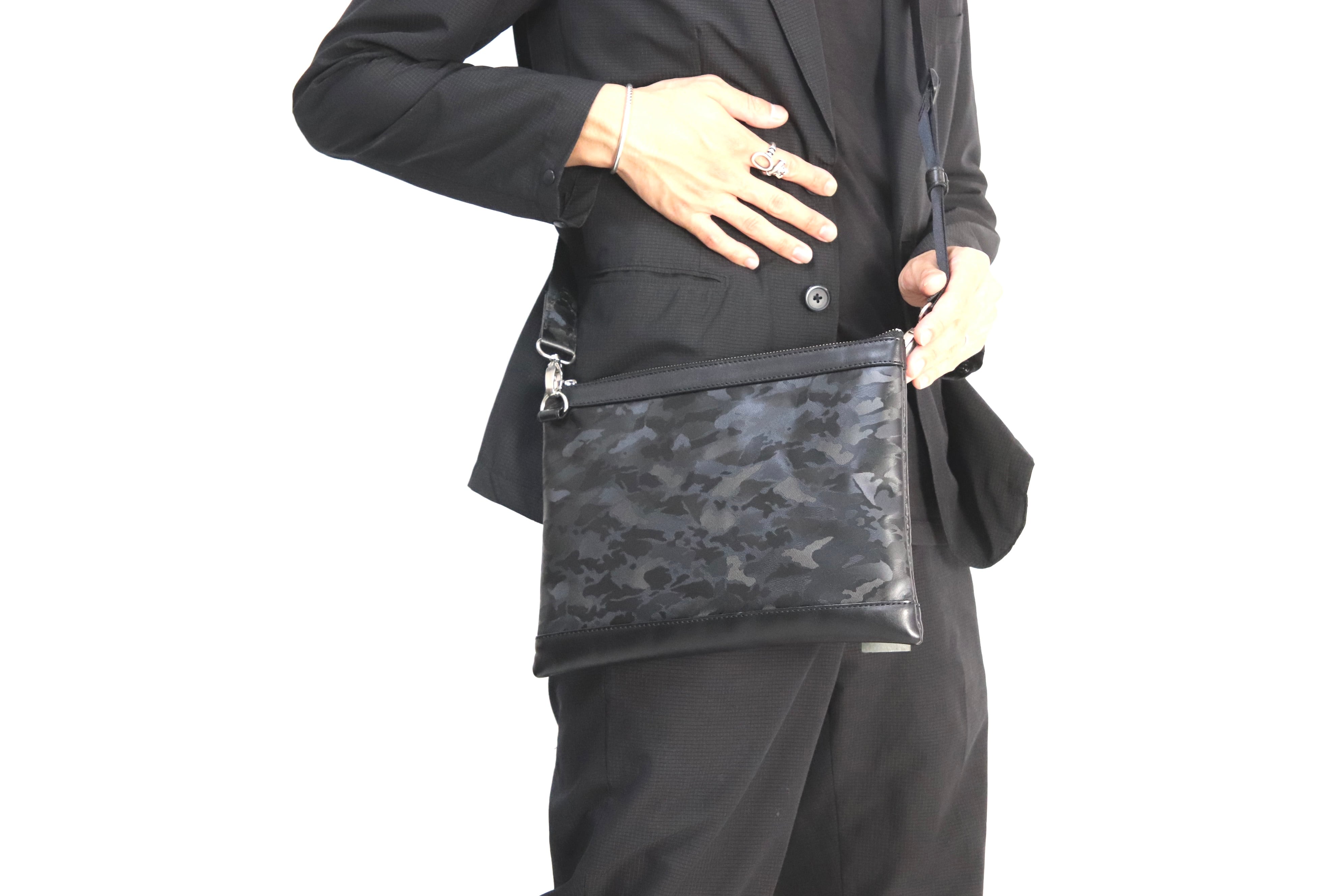 サコッシュ ショルダー カモフラ レザー | DOES ダズ 迷彩 国産レザー