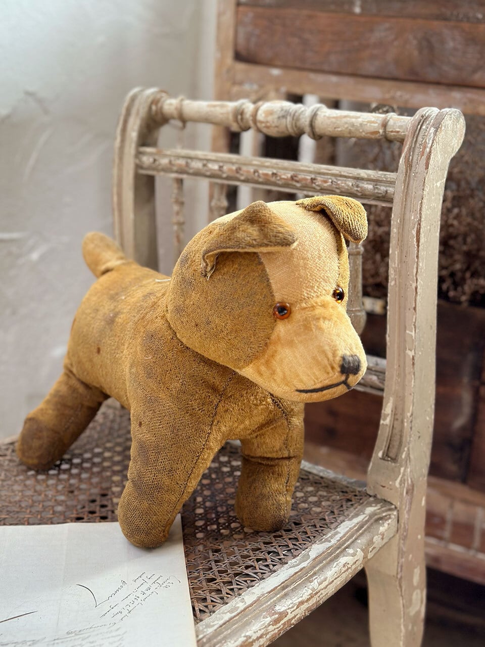 犬のぬいぐるみ イエローブラウン 耳折れ | Brocante de La Cocotte