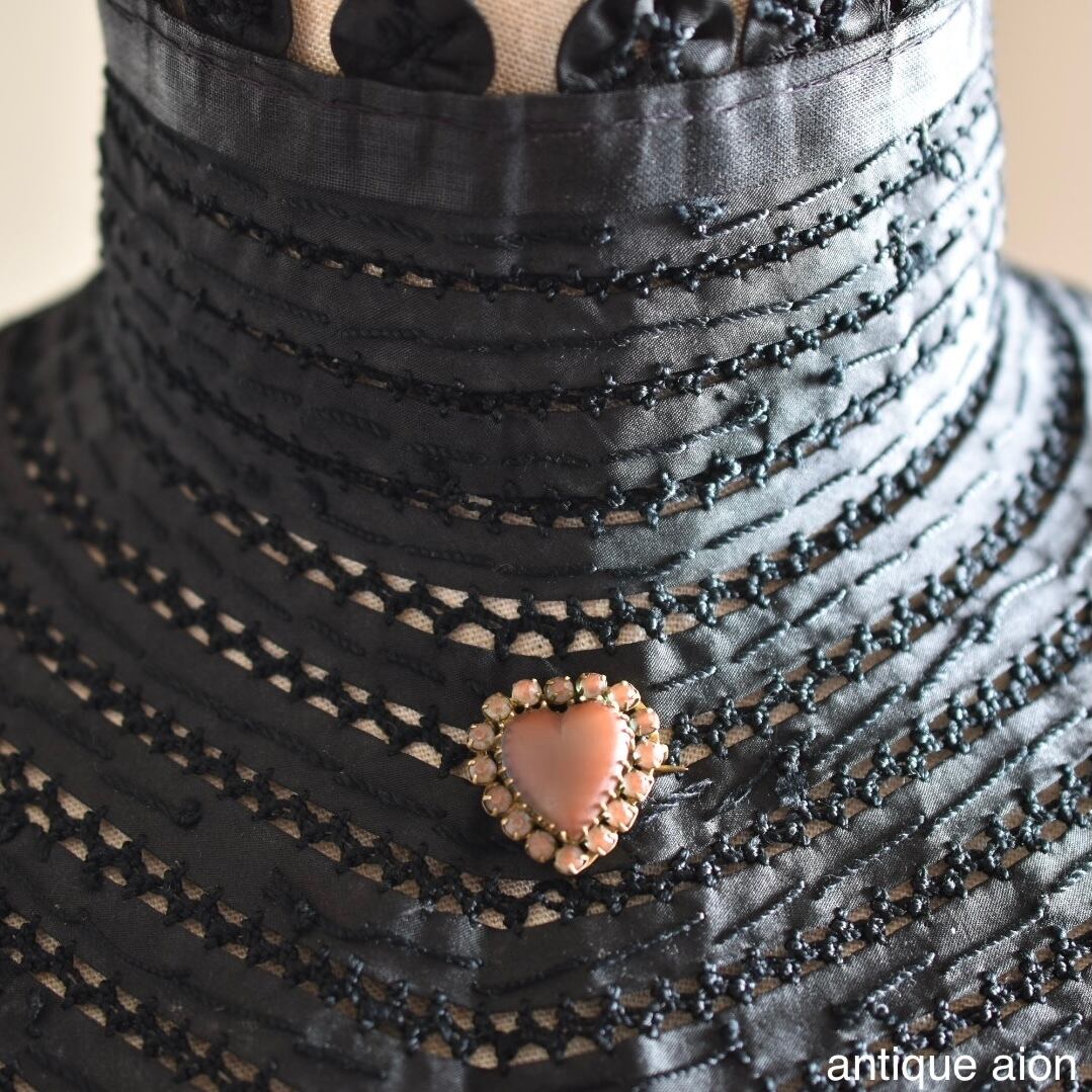 アンティーク 1900年前後 サフィレットガラスのハートシェイプブローチ