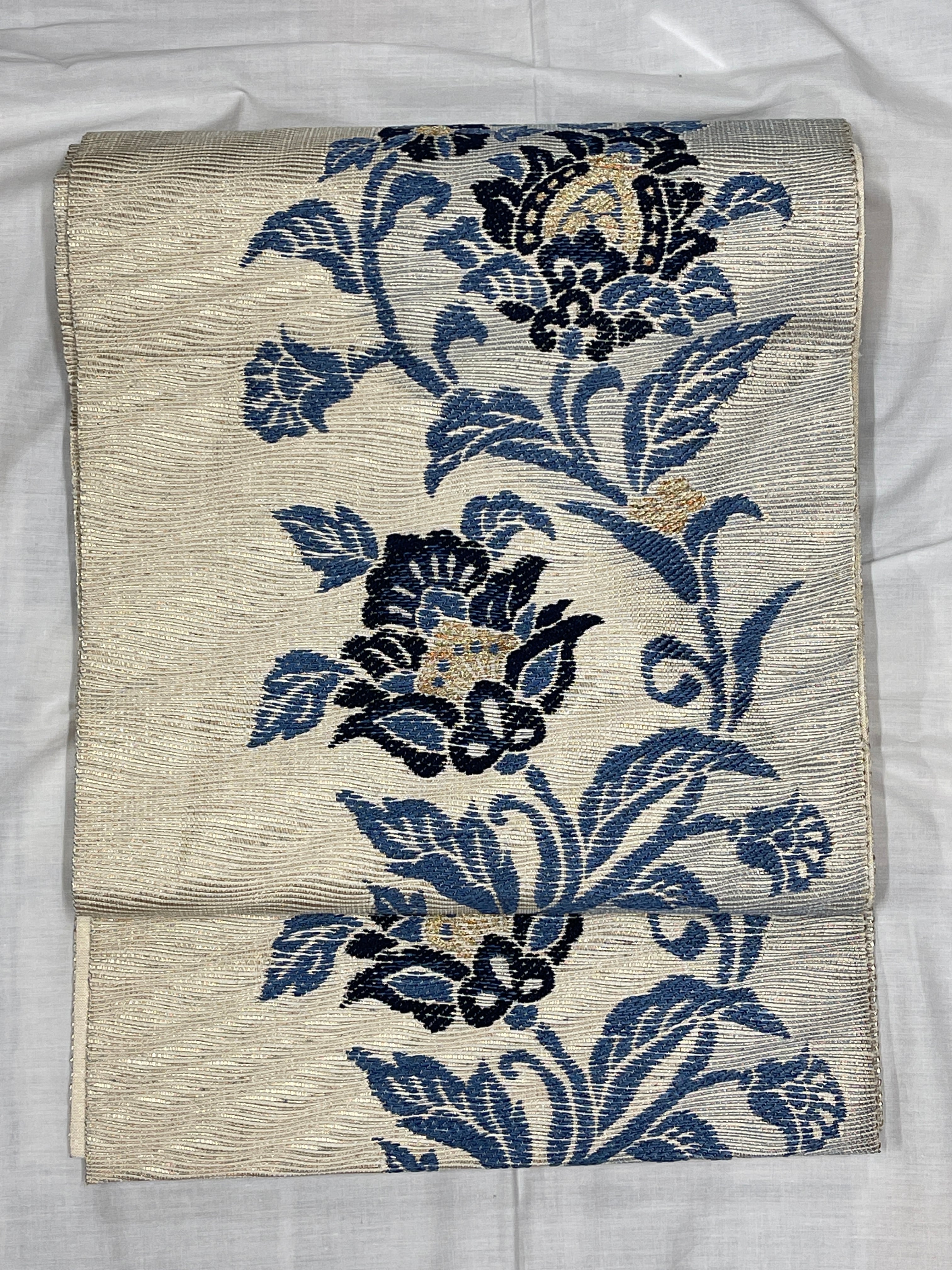 袋帯 六通 博多織 白系 青色 洋花 金糸 証紙あり カジュアル セミ