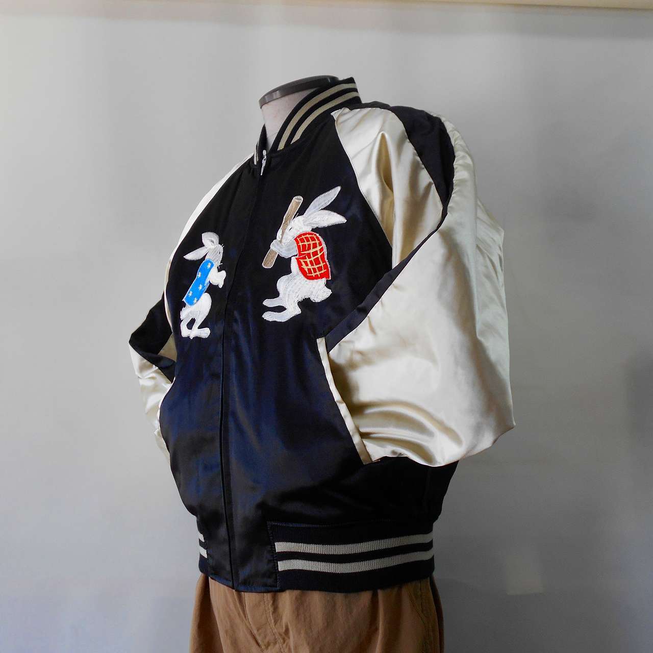 背中うさぎ刺繍スカジャン L 黒 Embroidered jumper (SUKAJYAN