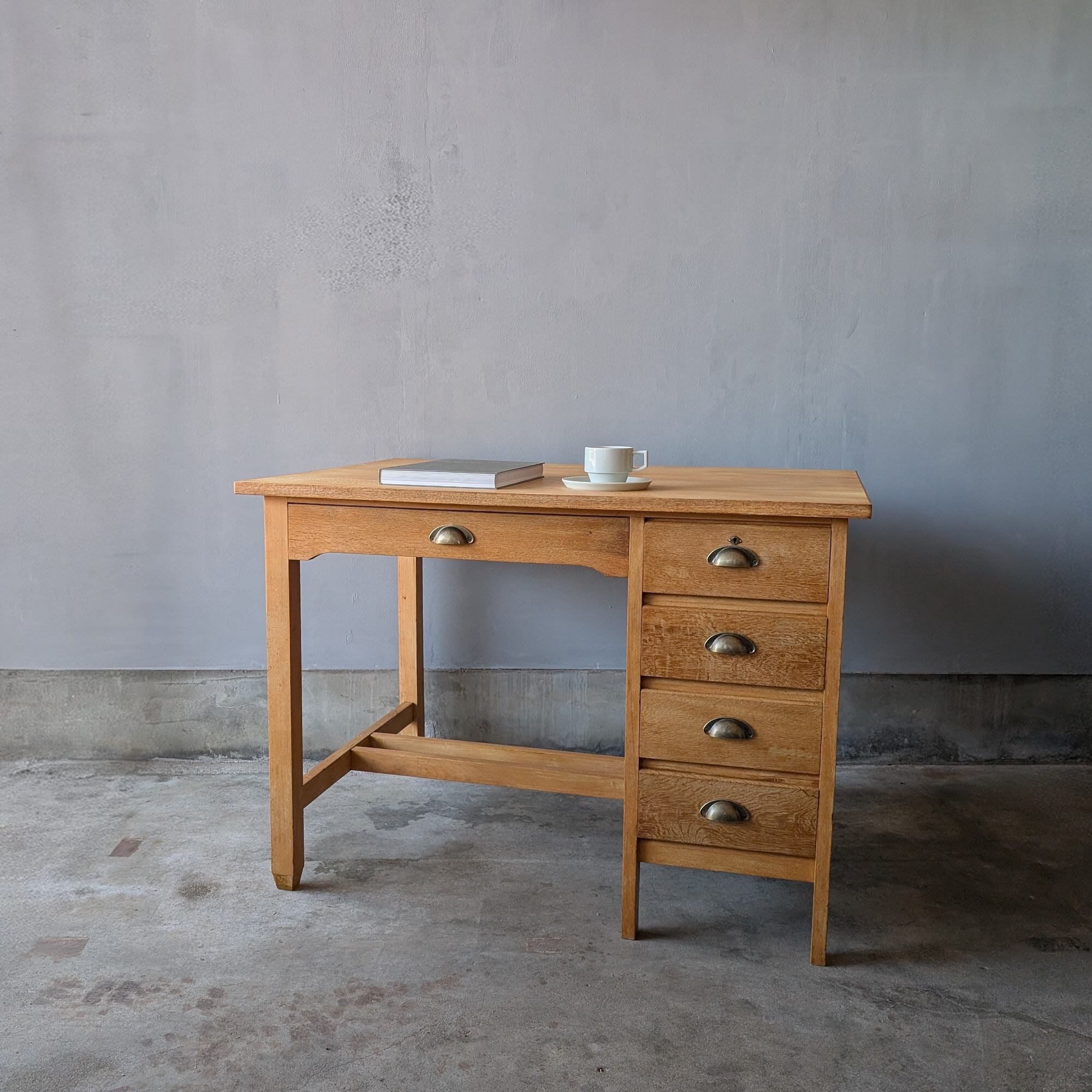 昭和中頃〜後期ぐらいに作られた大きめな机 作業台 ワークデスク