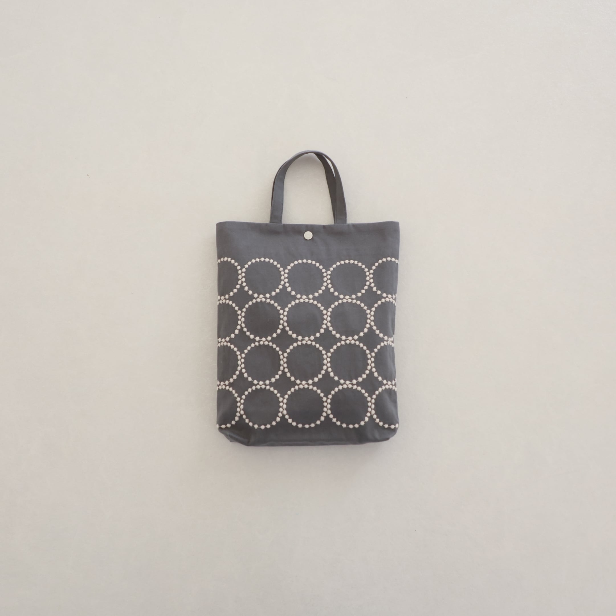 mina perhonen / tambourine kanssa toté / gray | crecer