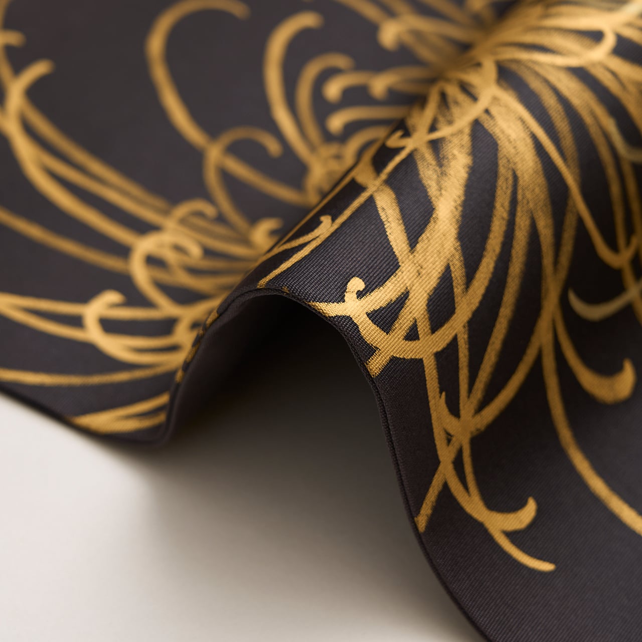 えり善扱 乱菊の模様 手描 金彩 開名古屋帯【中古】 | かわの屋