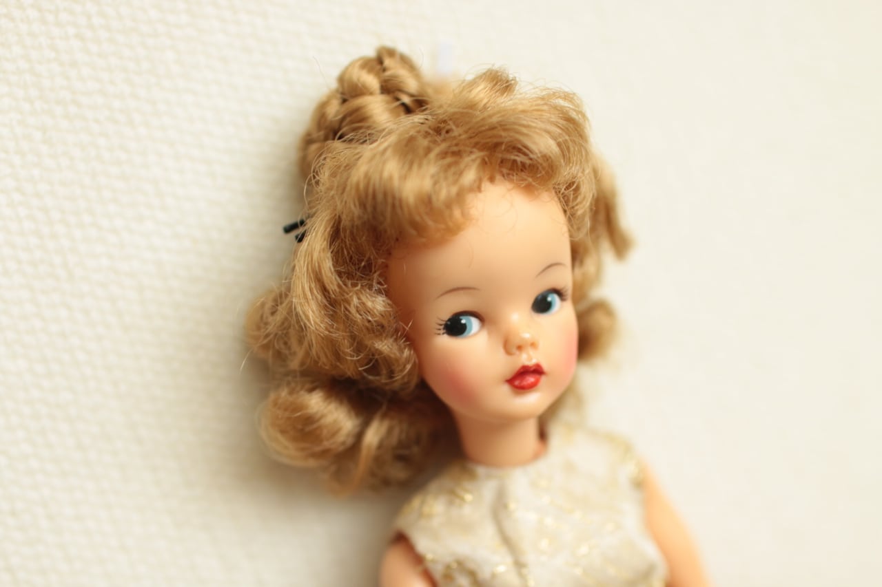 優しい美人顔のポーズン・タミーちゃん（ハニーブロンド・人形本体