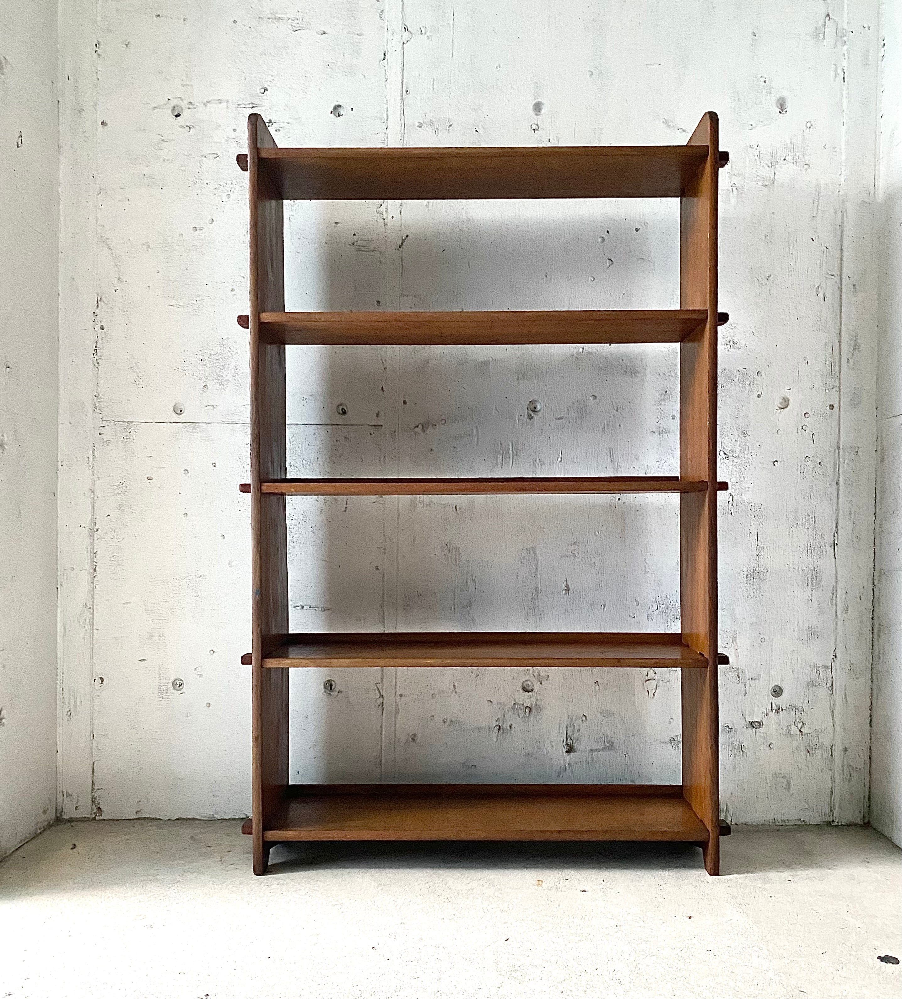 すっきりとした姿の楔棚[古家具] | giraffes craft