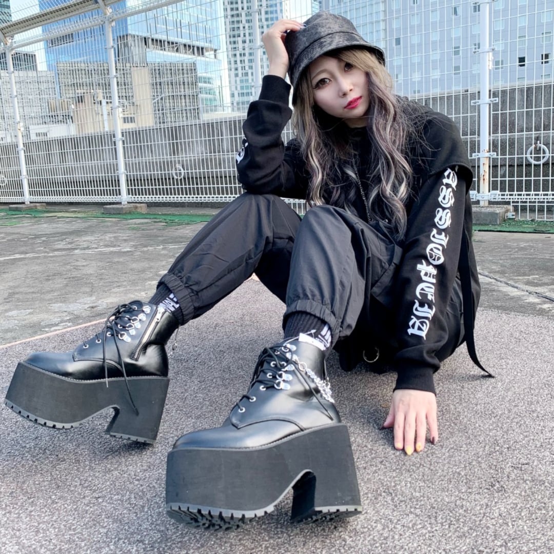 チェーンコード厚底ブーツ | VOLCAN&APHRODITE