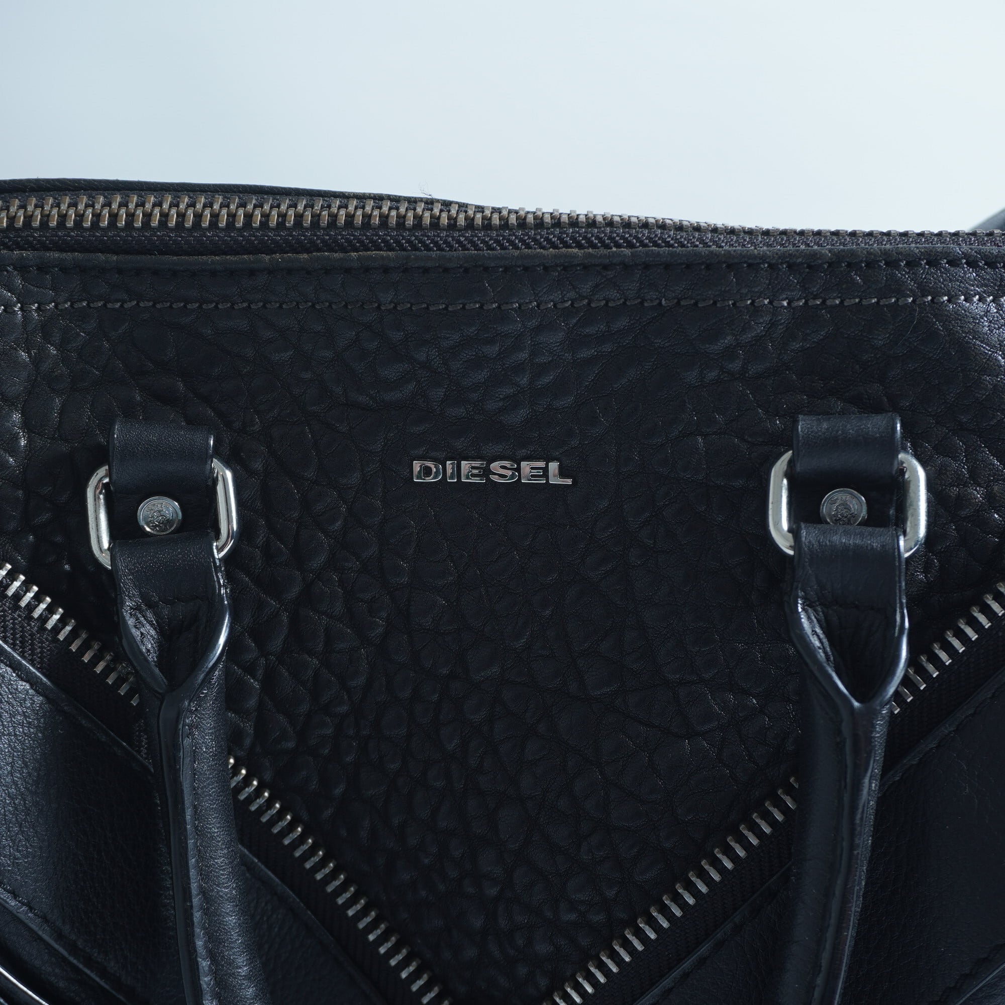 DIESEL】ディーゼル V字ファスナーデザイン2WAY レザーショルダー