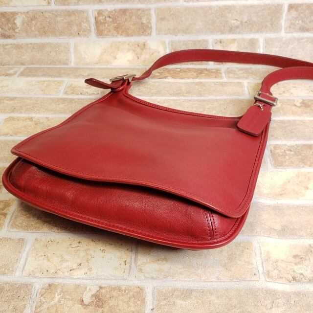 オールドコーチ ☆ レザー 薄マチ ショルダーバッグ レッド ユニ