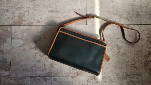 オールドコーチ ☆ USA製 レザー スクエア ショルダーバッグ バイ