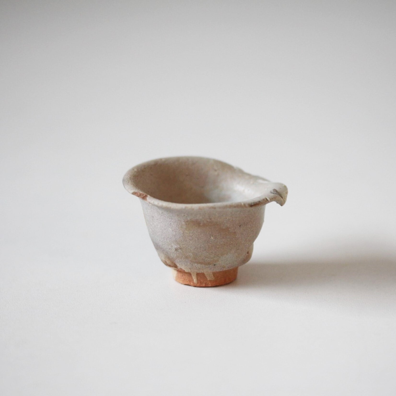 アンティーク 初期伊万里の白磁の盃 d5.7cm Antique Japanese White