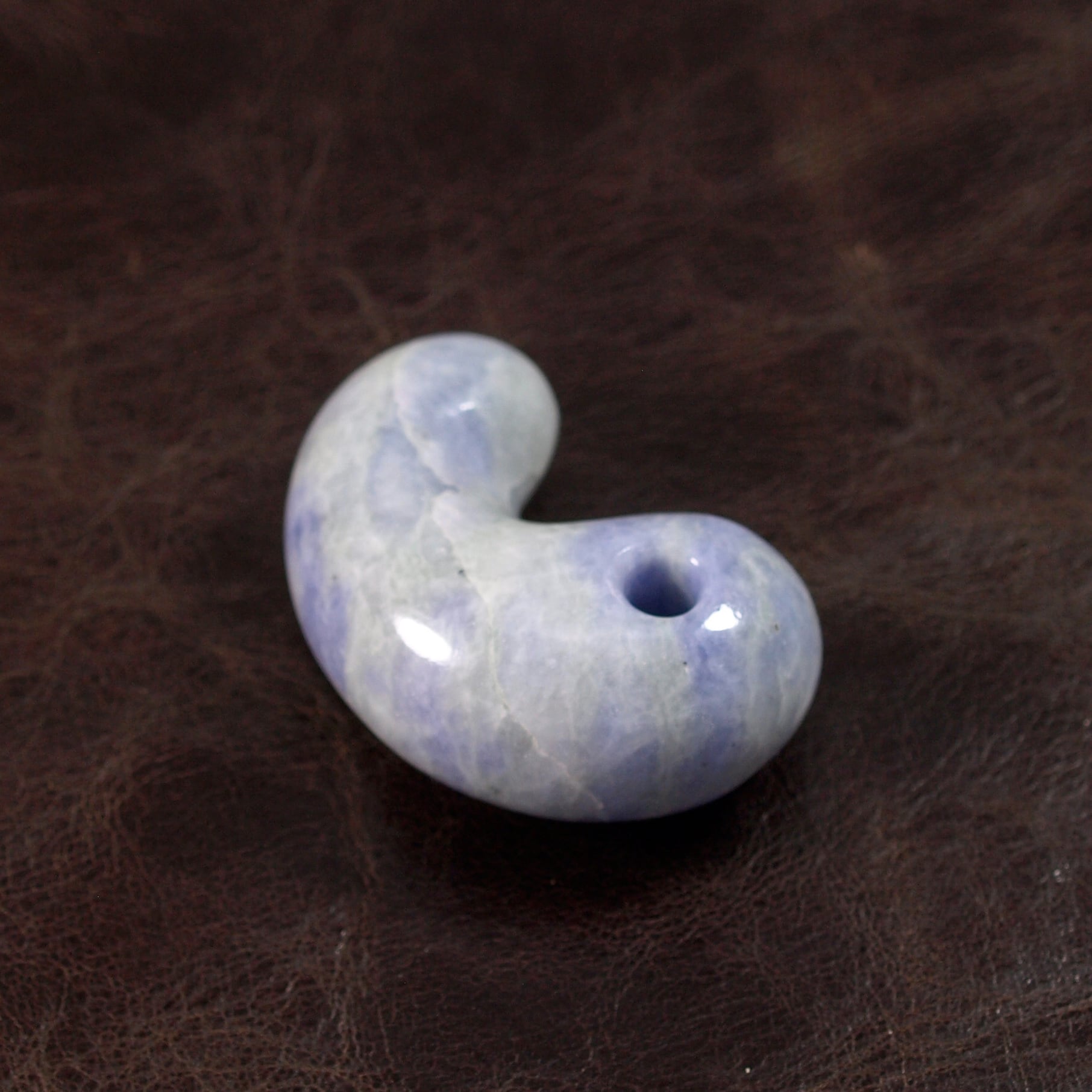 糸魚川翡翠 ラベンダー ヒスイ まがたま 勾玉 16.8g Lavender Jadeite