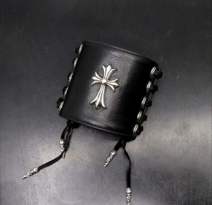 CHROME HEARTS クロムハーツ レザーリストバンド スモールCHクロス