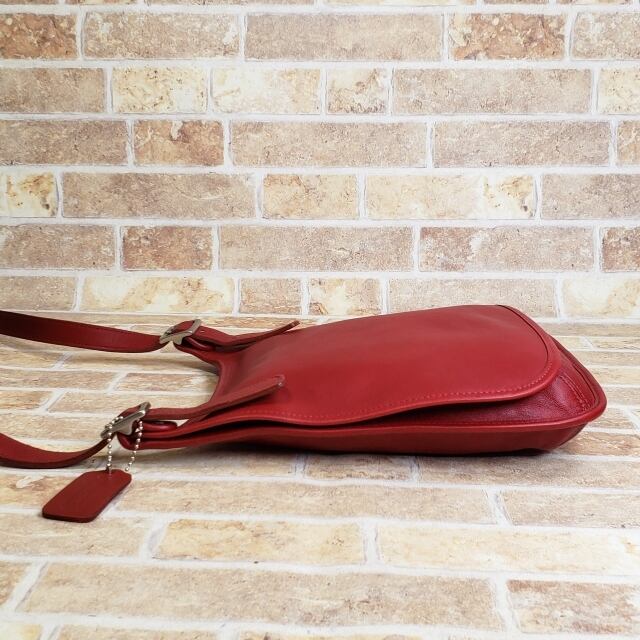 オールドコーチ ☆ レザー 薄マチ ショルダーバッグ レッド ユニ