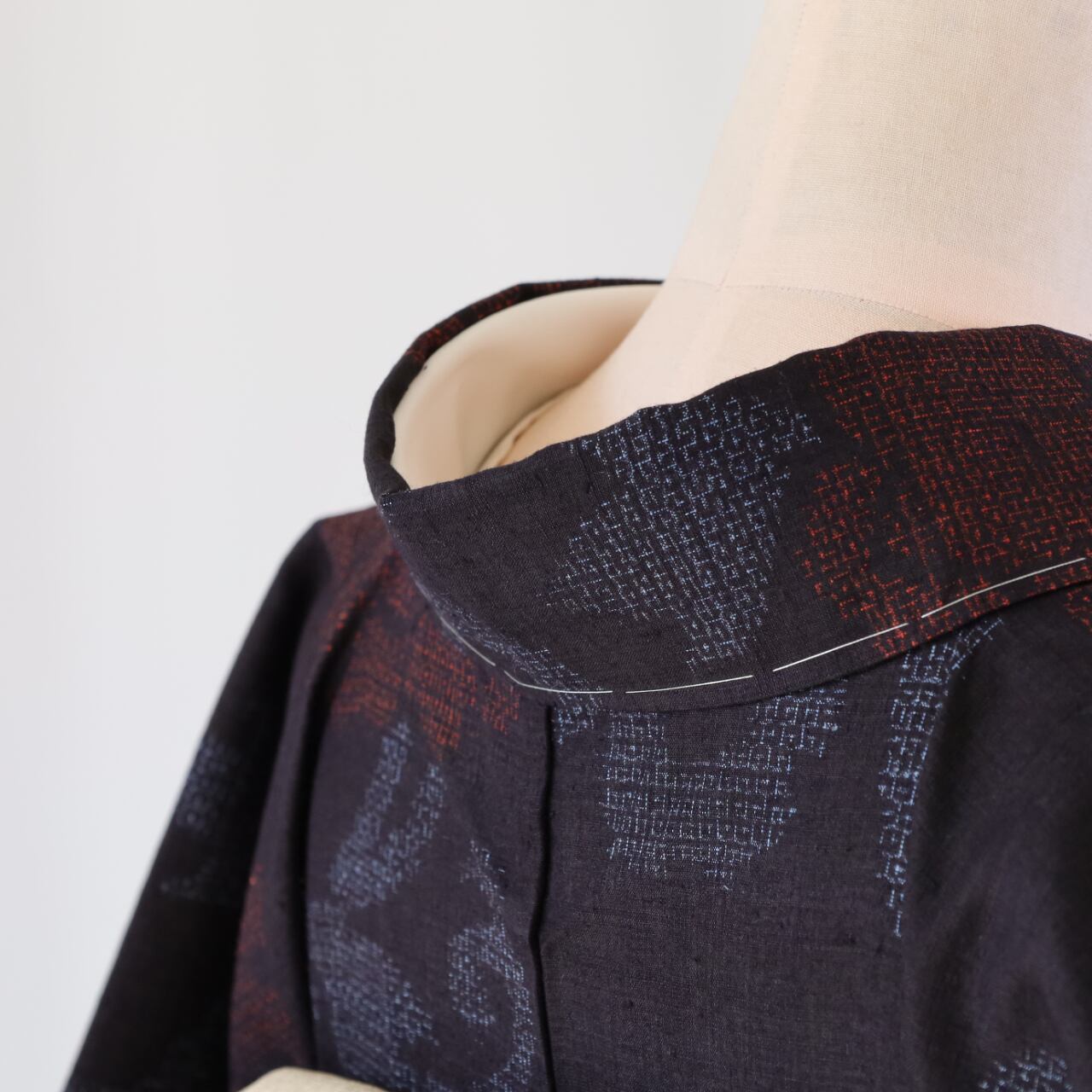 結城紬（単衣）80山亀甲／冬までOK！手縫い仕立て・しつけ糸付きの超美