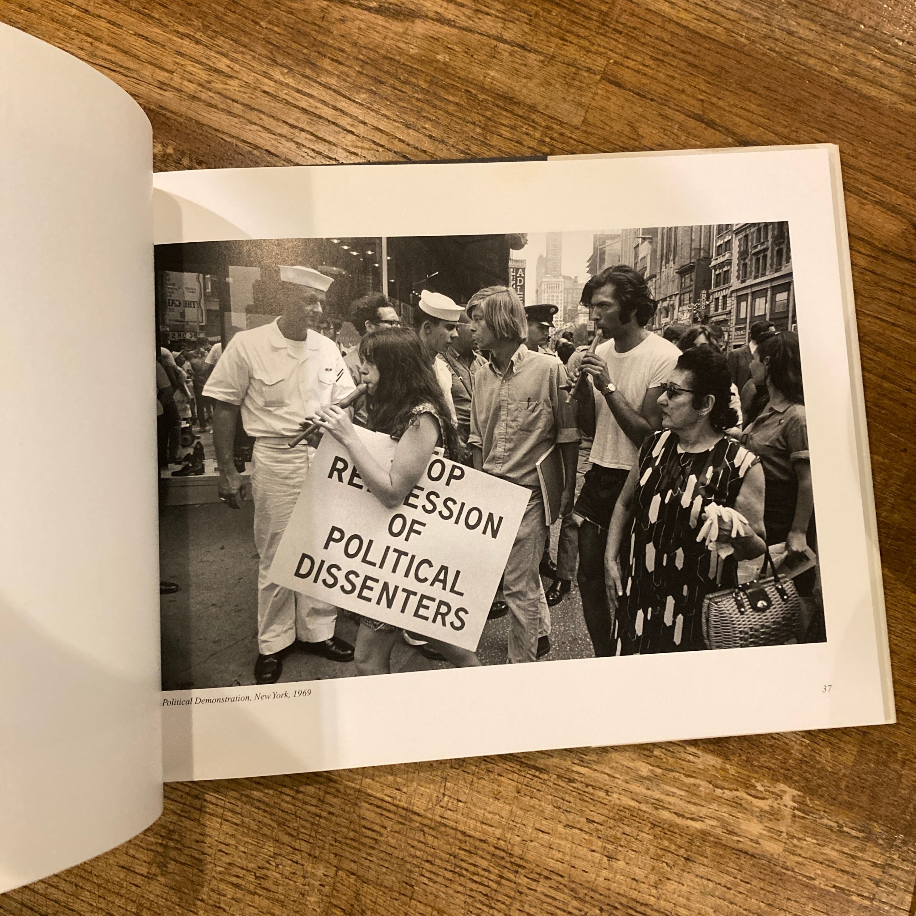 Public Relations / Garry Winogrand（ゲイリー・ウィノグランド