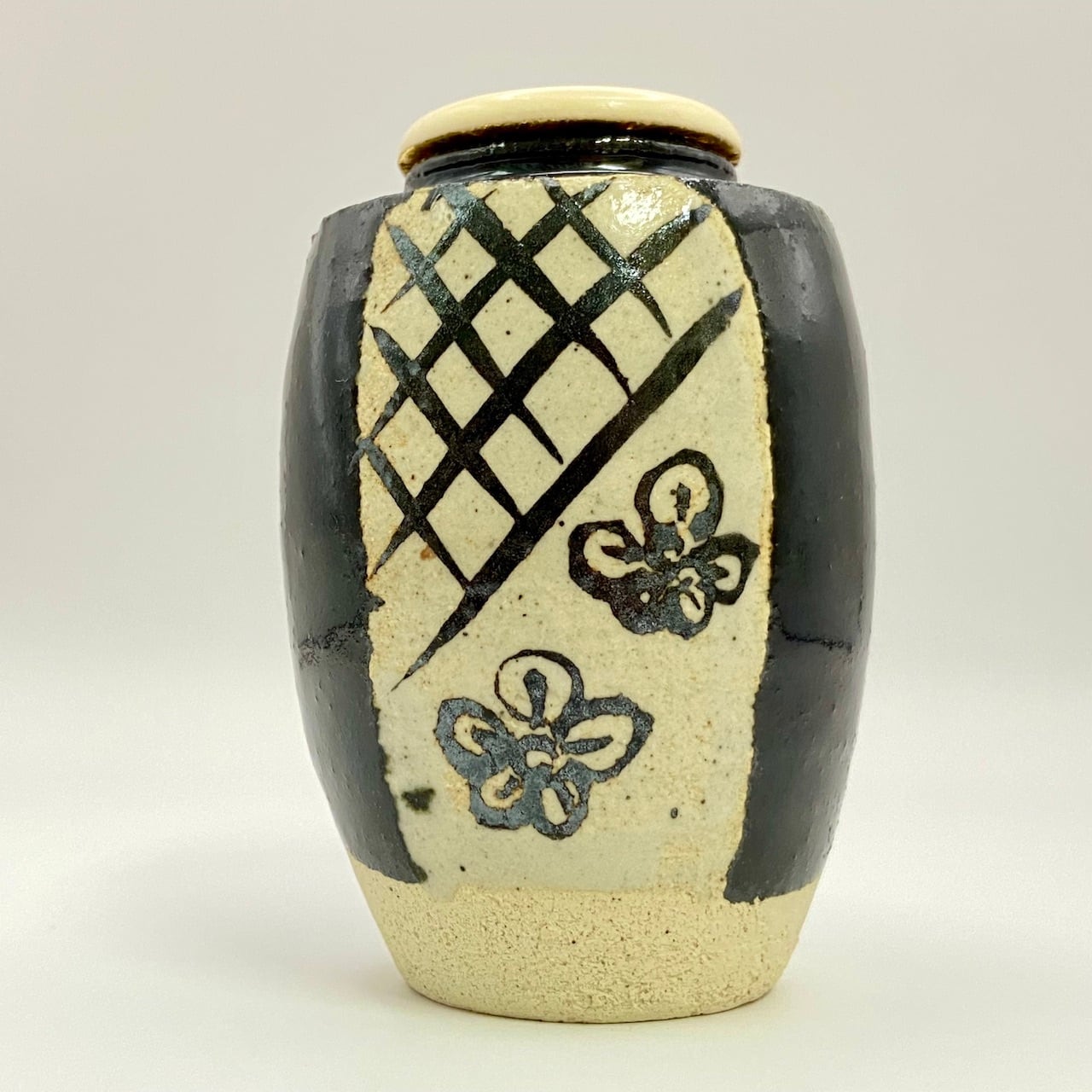 染錦赤玉ようらく紋様 茶壺 染錦赤玉ようやく紋様 茶壺 錦日輪赤玉瓔珞