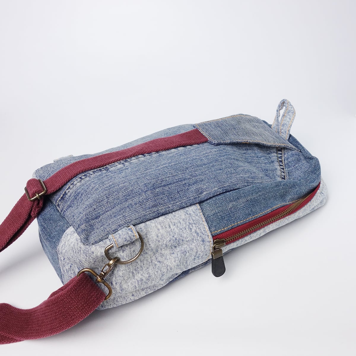 ボディバッグ リメイクデニム 大容量 | DENIMCLUB