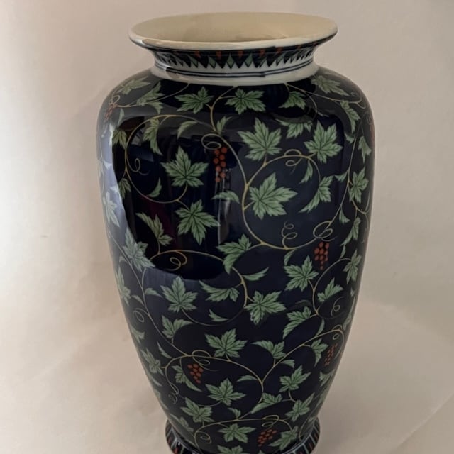 有田焼 壺花瓶 若山作 唐草葡萄 | TokuToku7.com