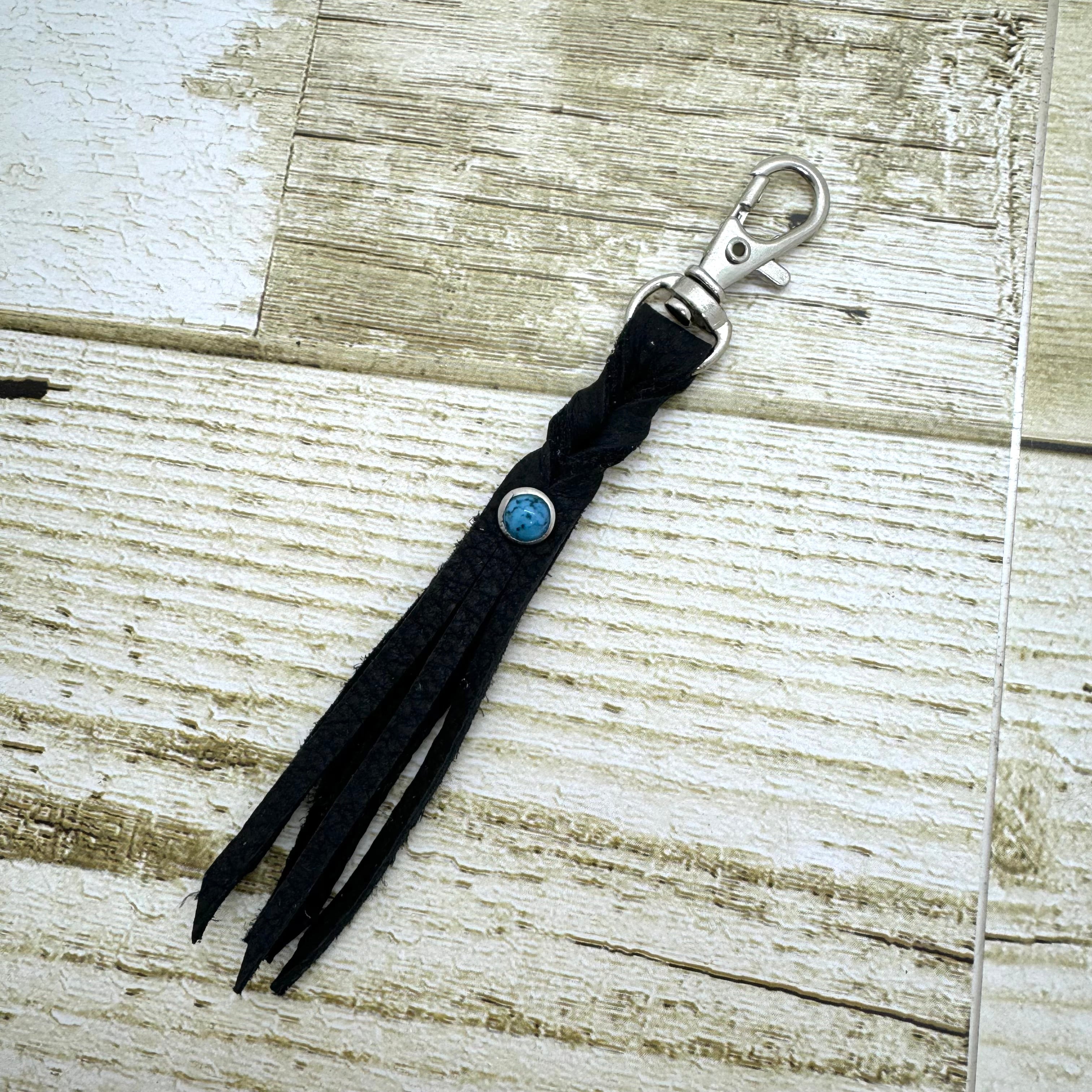 即納☆送料無料】本革紐タッセルキーホルダー ネイティブ系 ストラップ