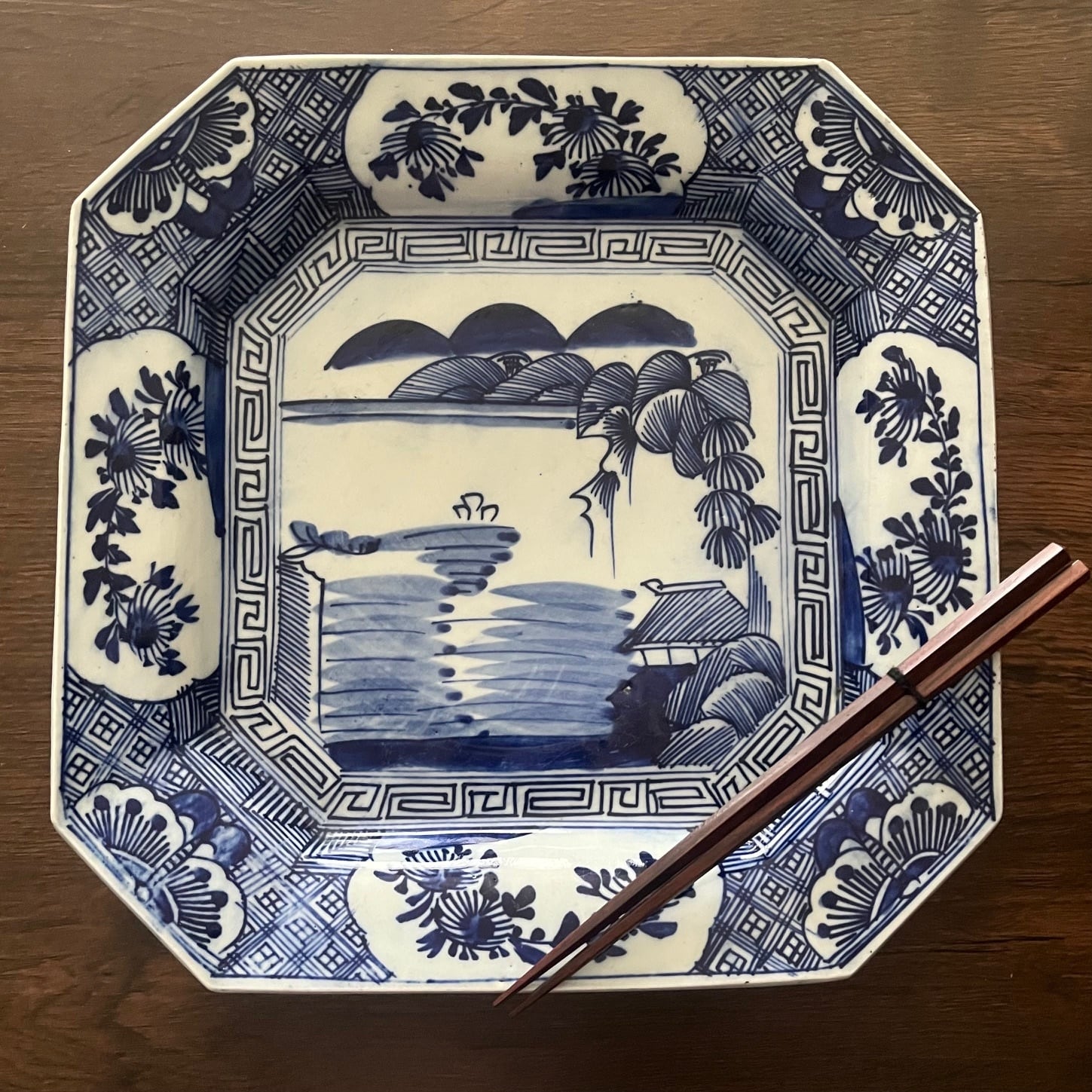 伊万里 染付 山水文 大角皿（江戸幕末期）｜30cm×30cm 高さ5cm | 古