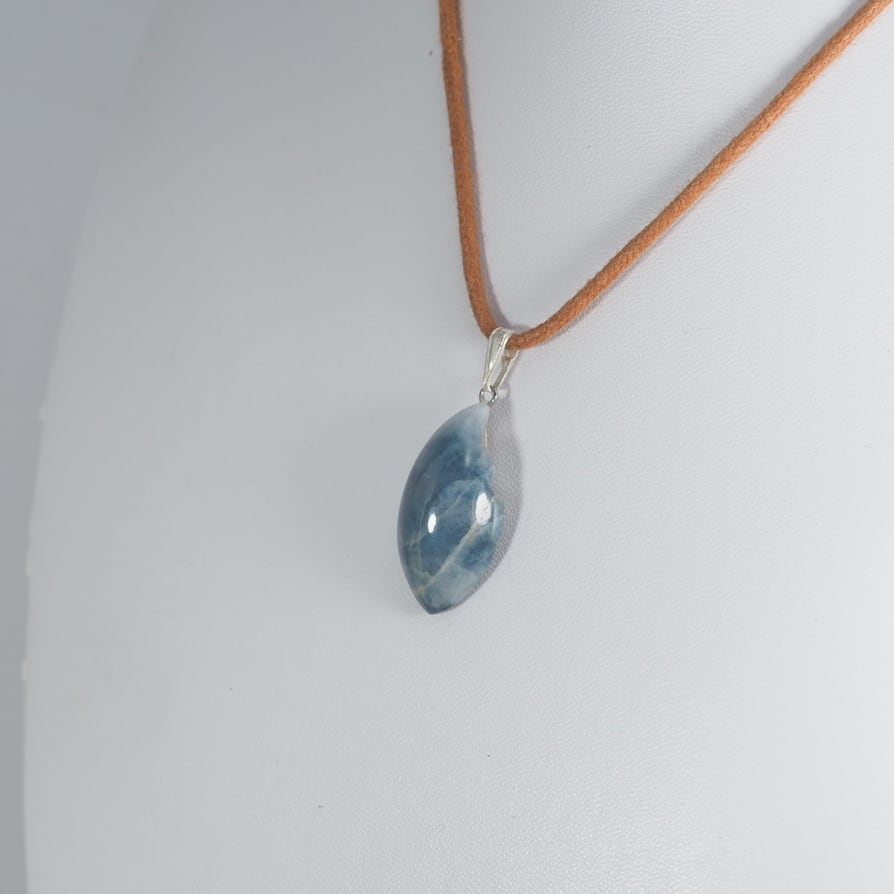 糸魚川翡翠 入コン沢 青 10金 丸 ペントップ 糸魚川翡翠 コン沢 青