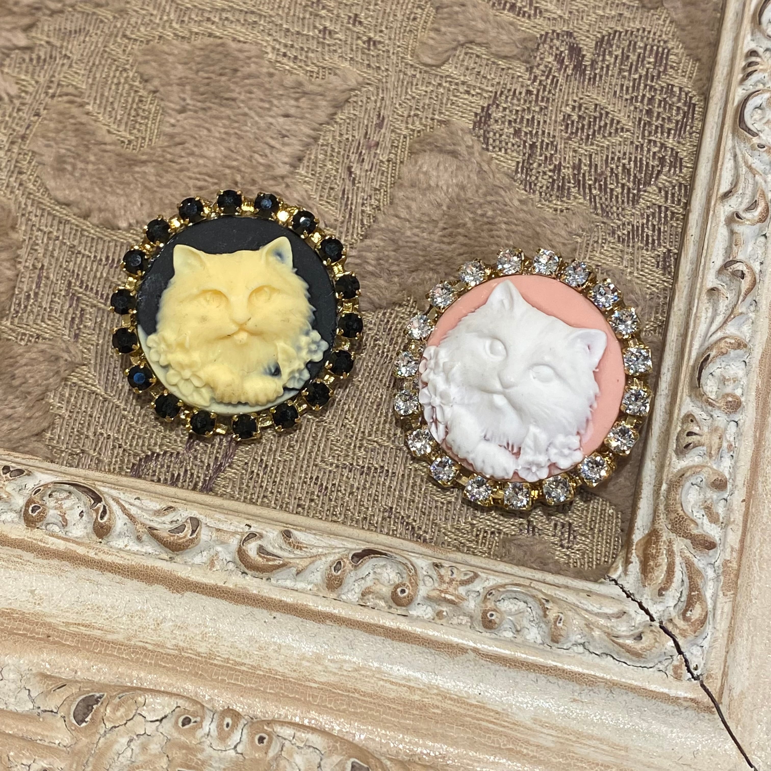 猫柄カメオ ブローチ | BIJOUX KIQUE