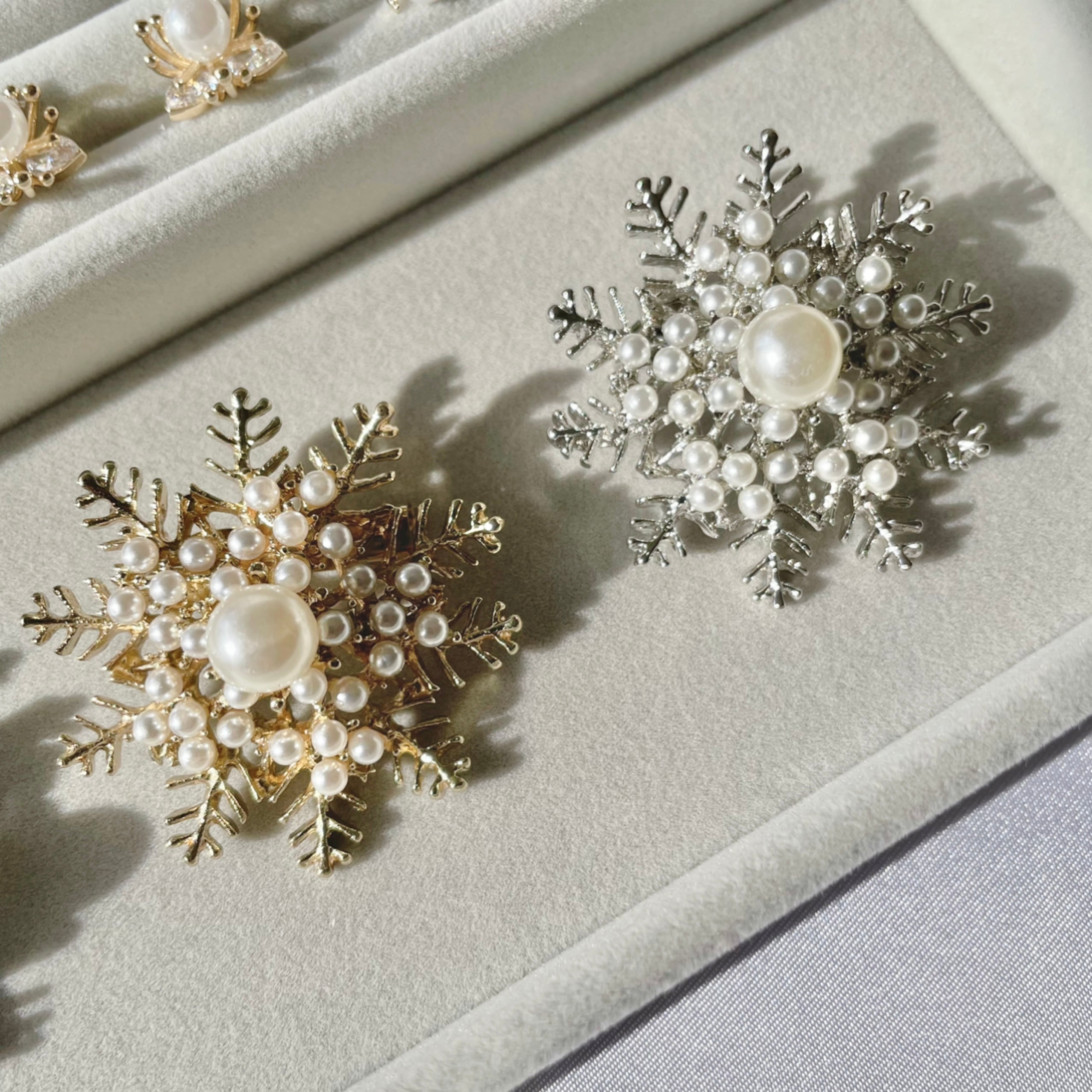 Crystal brooch 】雪の結晶ブローチ | suerte