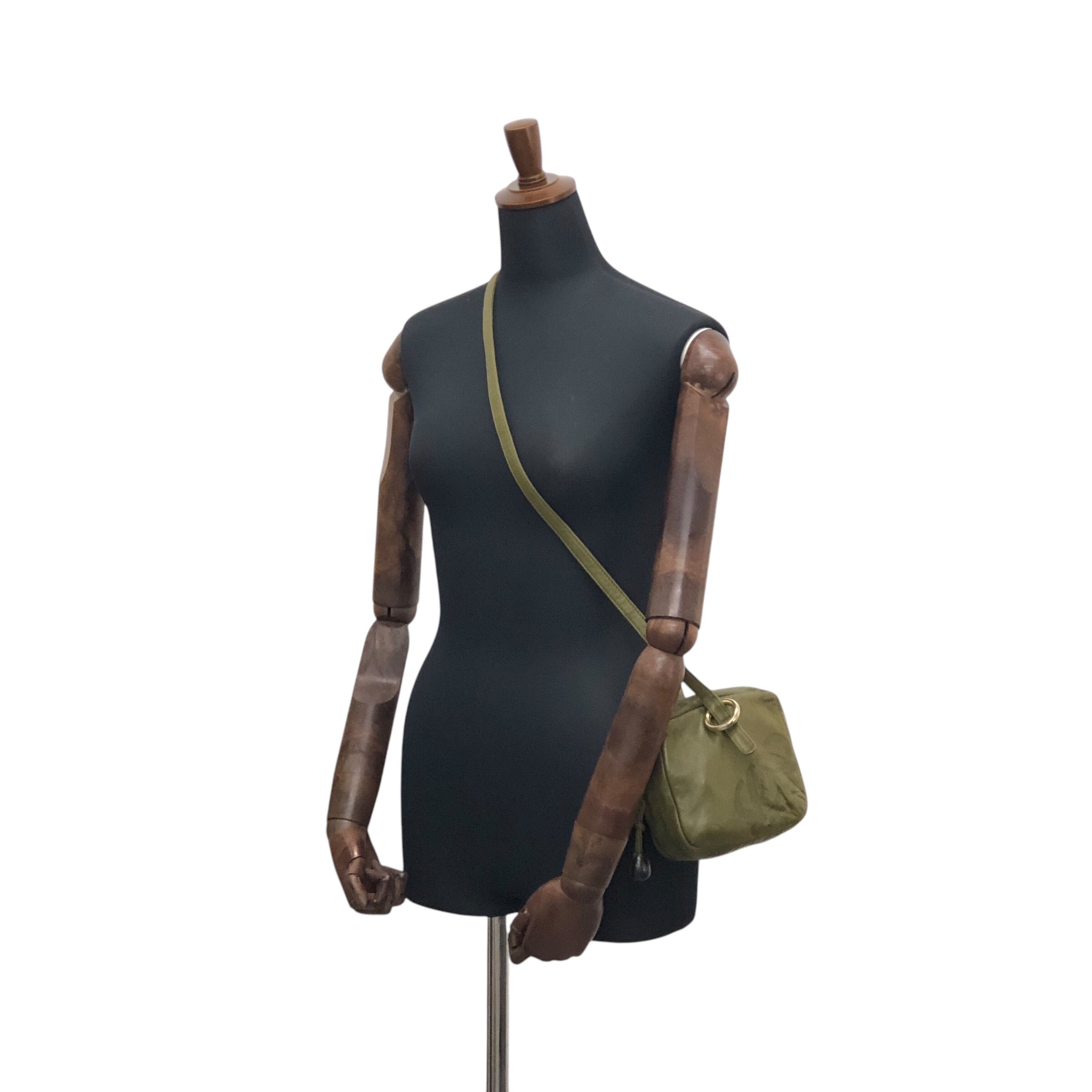 LOEWE ロエベ ショルダーバッグ カーキ アナグラム ナッパレザー