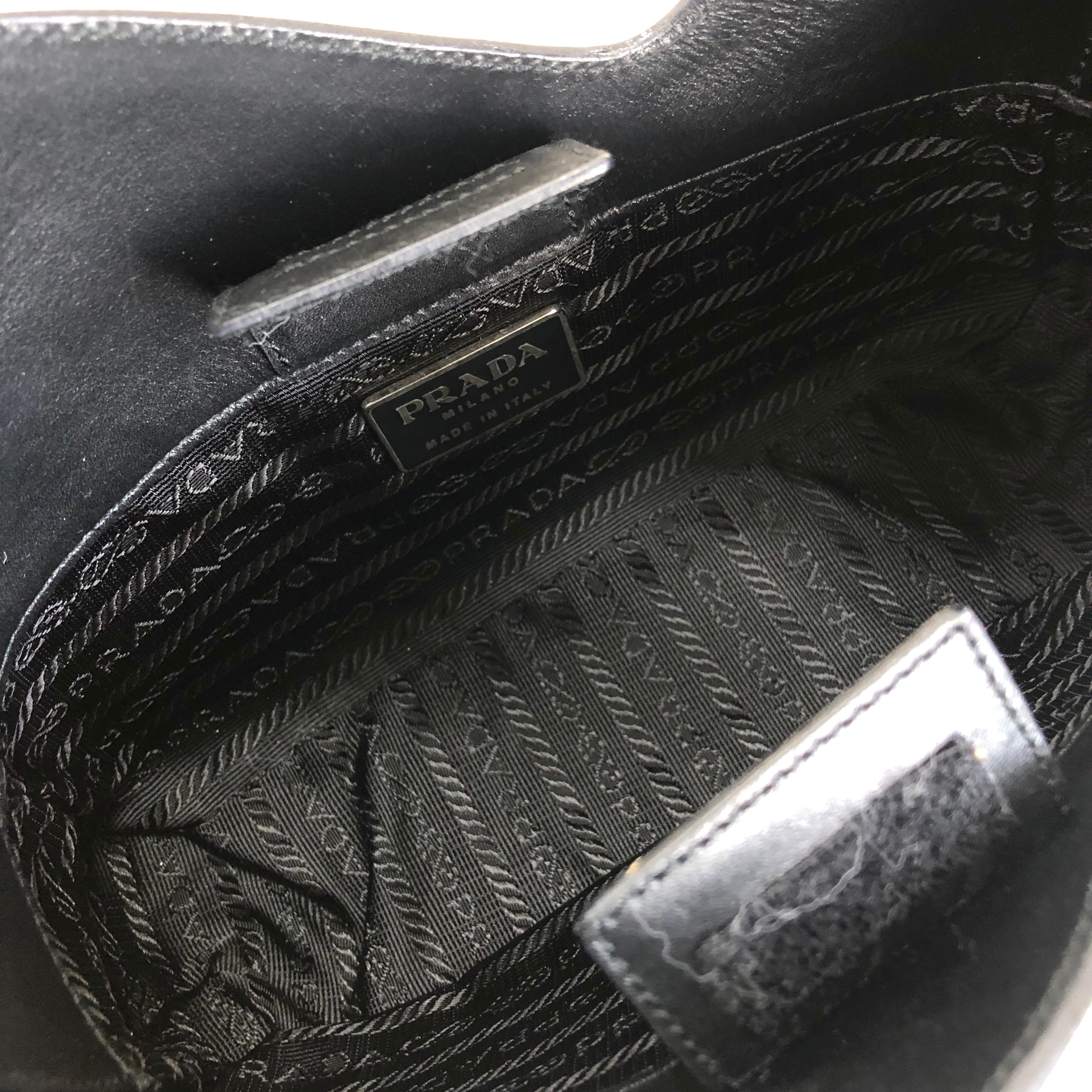 PRADA プラダ アシンメトリー レザー ホーボーバッグ ミニバッグ