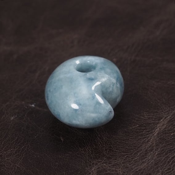 糸魚川翡翠 青ヒスイ まる勾玉 9.0g Itoigawa blue Jadeite Magatama