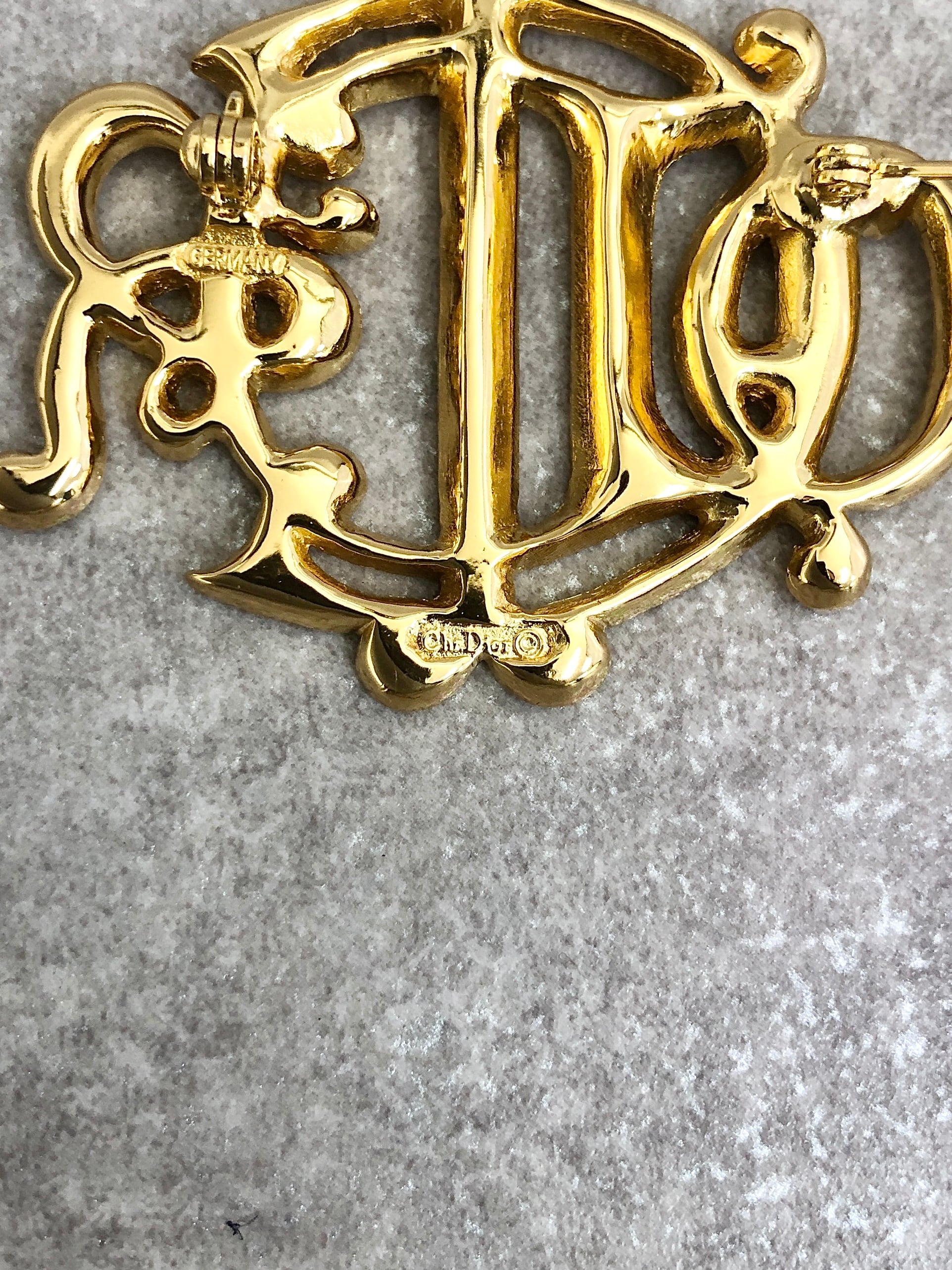 Christian Dior クリスチャン ディオール ブローチ ゴールド ライン