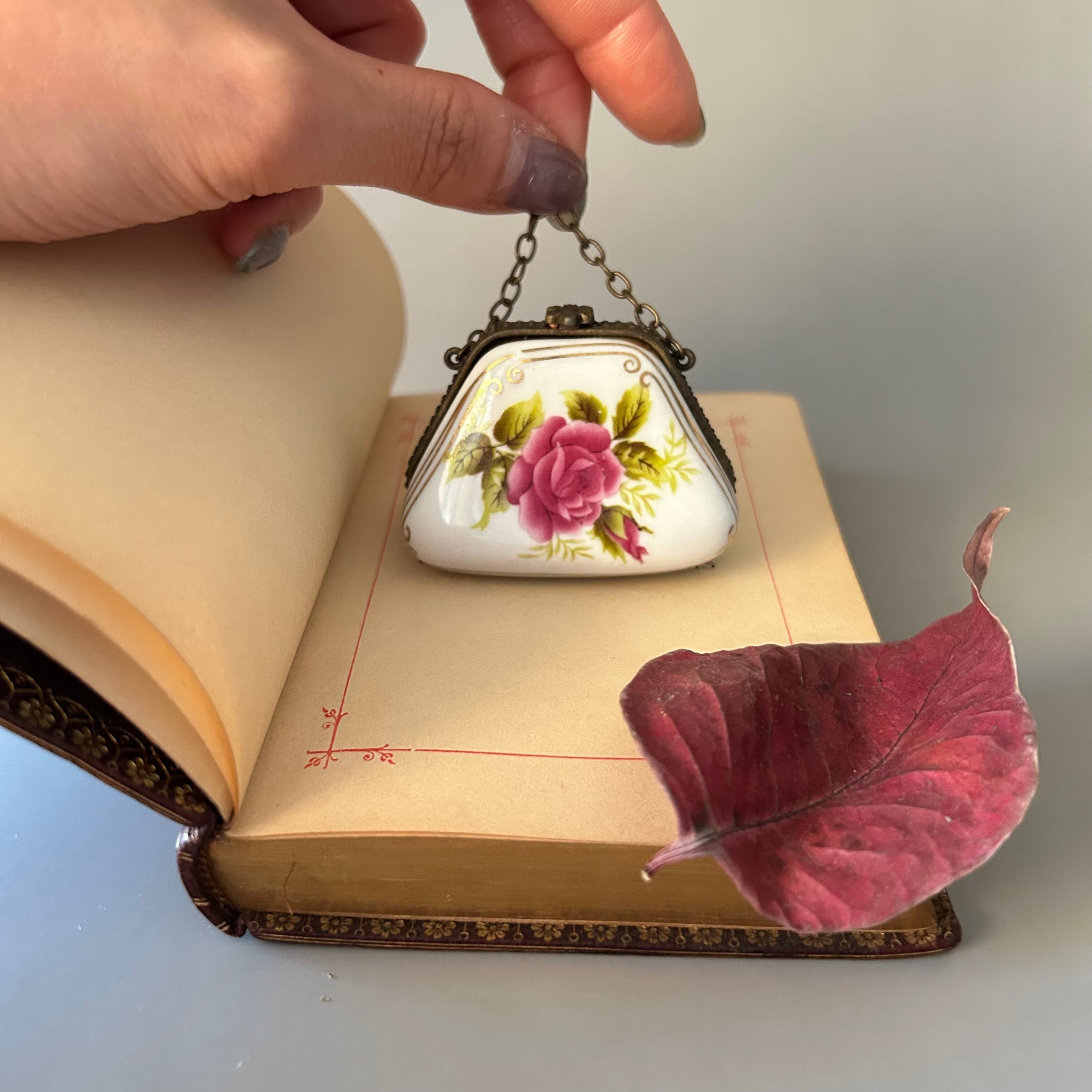 リモージュ焼 バッグ型ピルケース〈ポーセリンアート刻印あり〉 | Rika