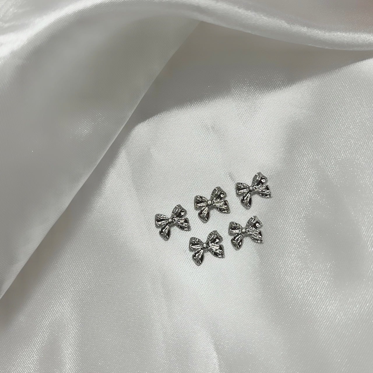 ネイルパーツ シルバー リボン 5個入り | cheekgel