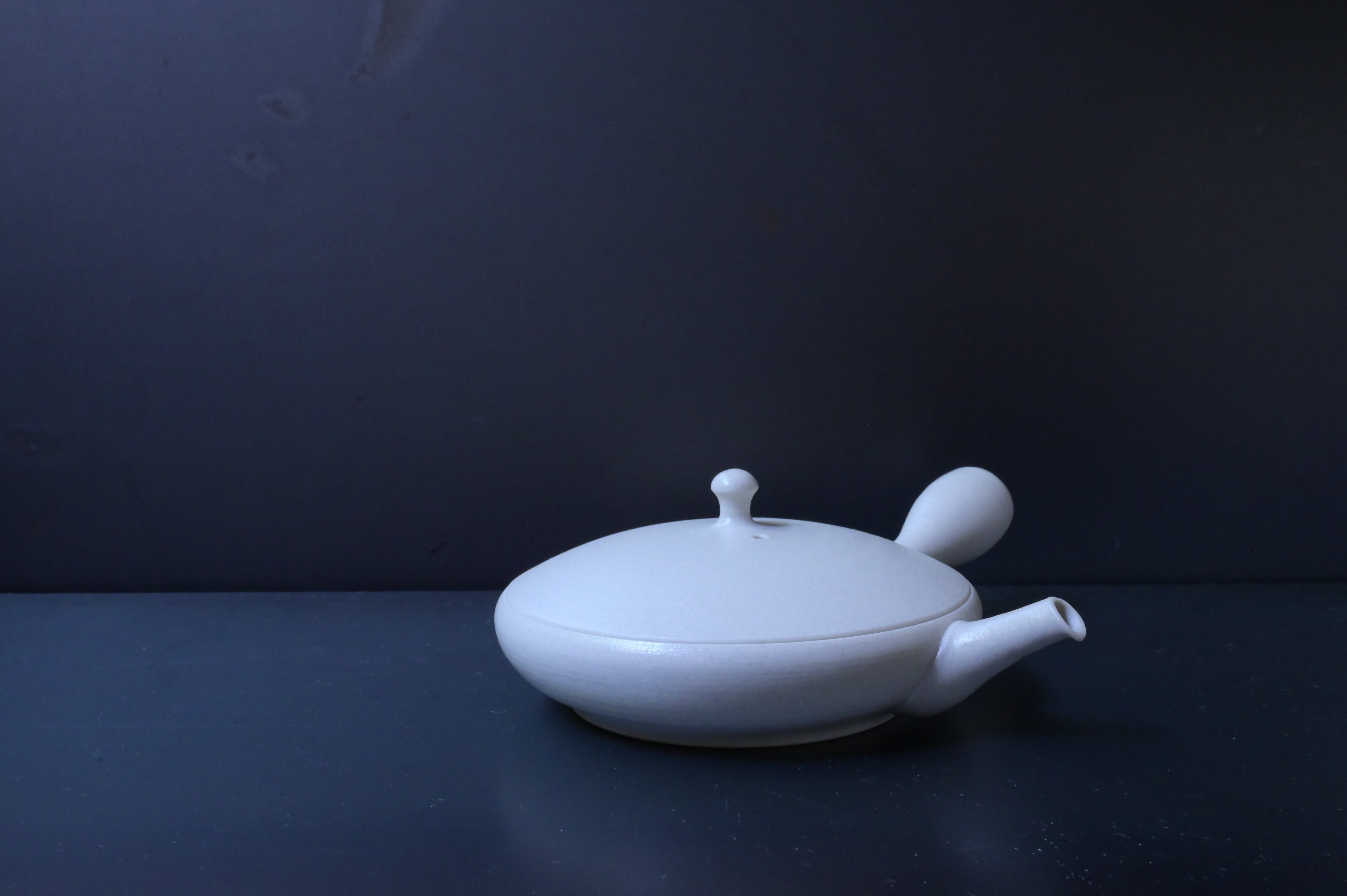 前川淳蔵・白陶 極平丸急須 | 鎌倉倶楽部 茶寮