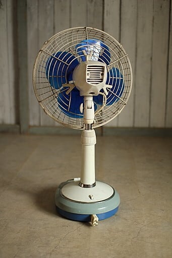 昭和レトロ 東芝 扇風機 ロータリーベース HS型 30㎝ | denbee 古道具