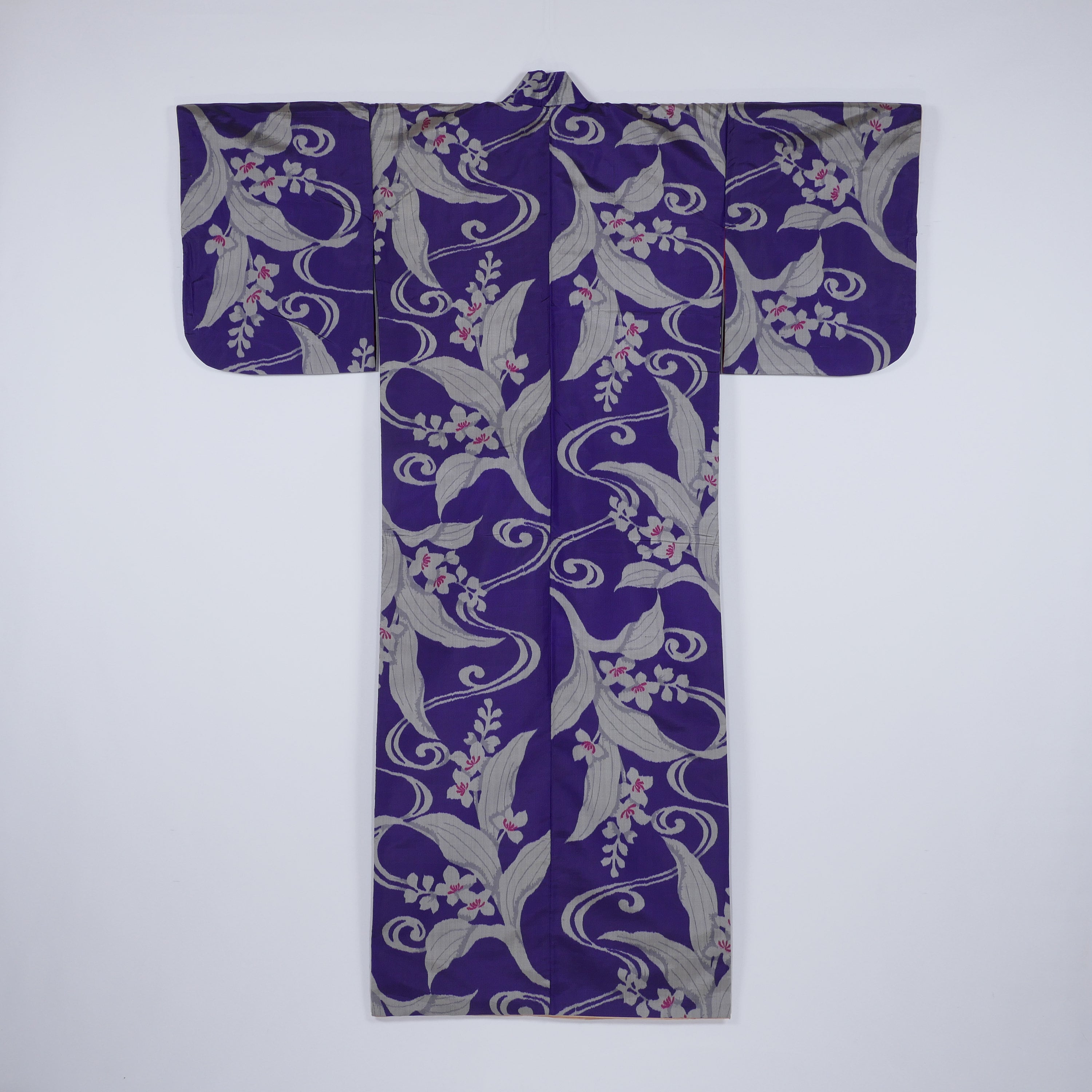 正絹 蘭模様 秩父銘仙着物 | Vintage purple meisen kimono with a