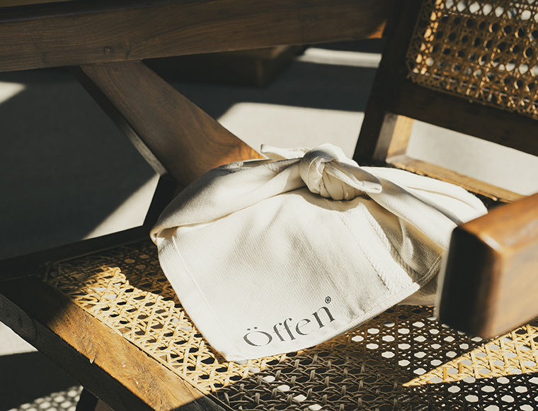 pointed-BUTTFEE / BLACK & IVORY | Offen