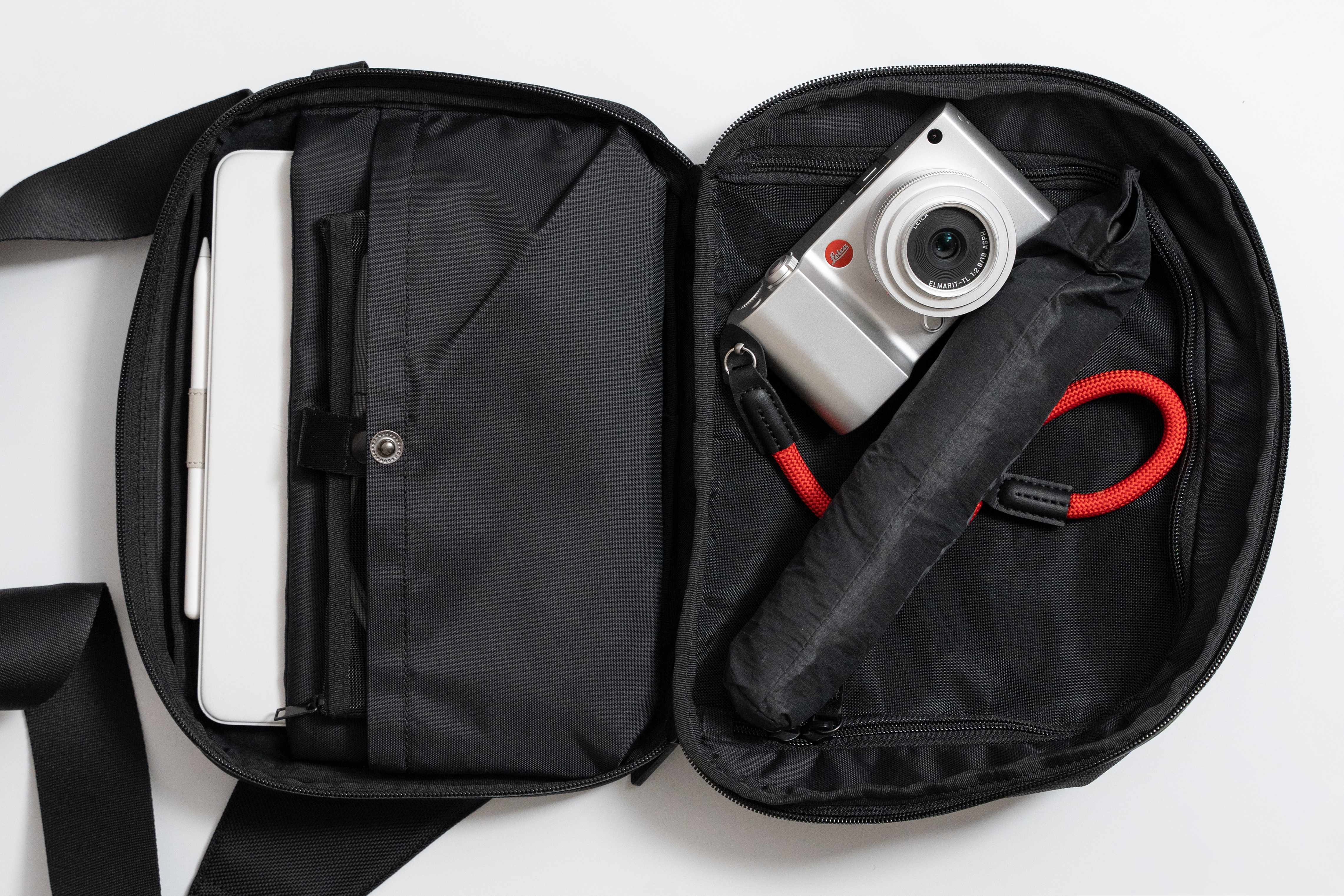 iPadユーザーのためのボディバッグ「HALFDAY PACK ver.2」 | drip公式