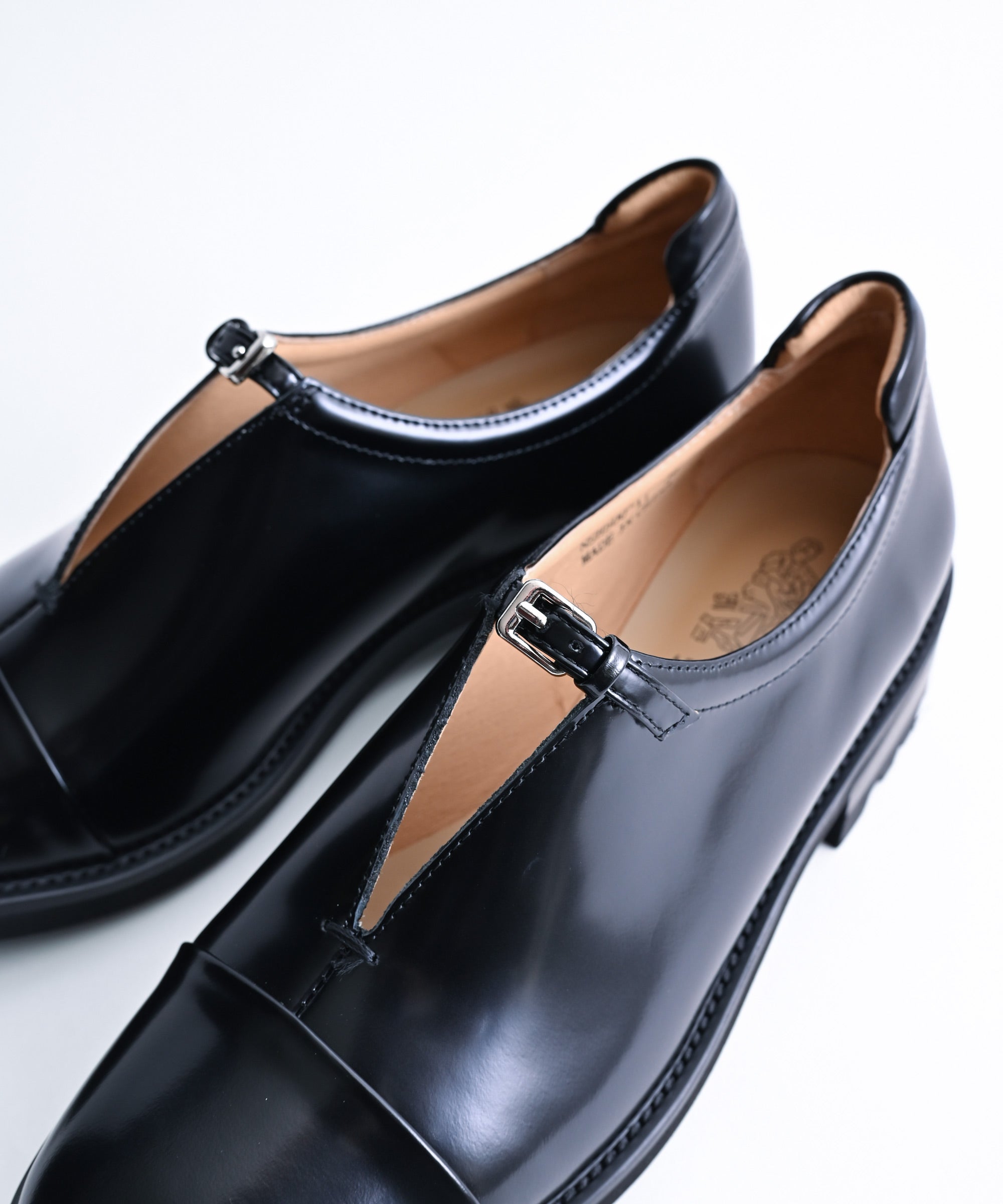 ARTESANOS/アルテサノス】ストラップローファー – BASIC AND ACCENT