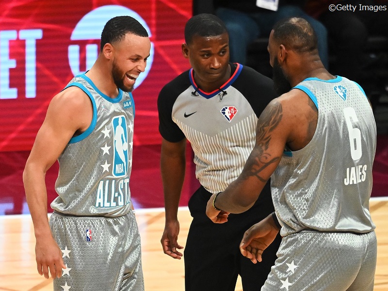 アクロンで生まれたレブロンとカリーによる「完璧なエンディング」で幕