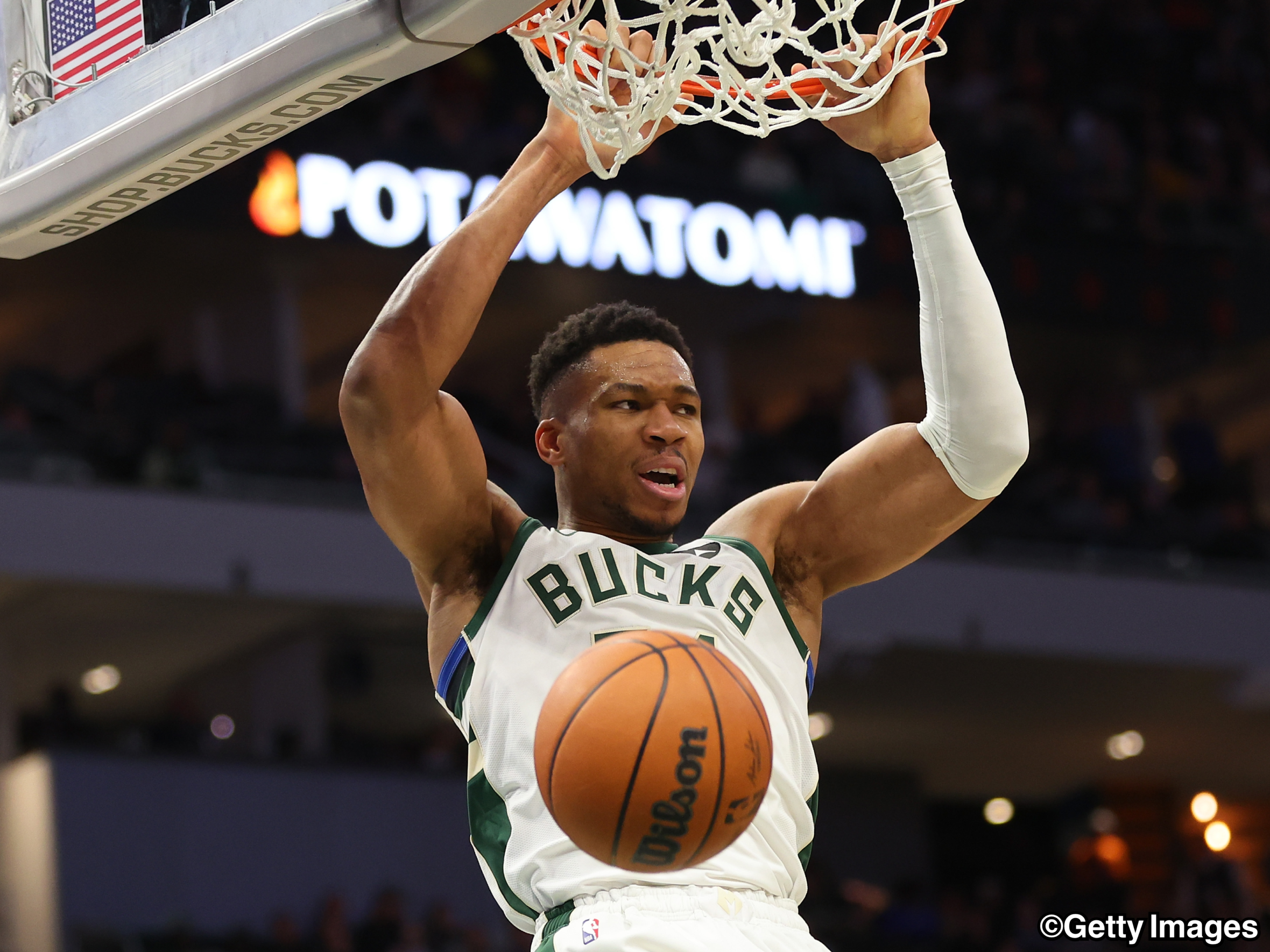 ヤニス・アデトクンボが自己最多64得点の大暴れ…球団新記録とNBA史上5