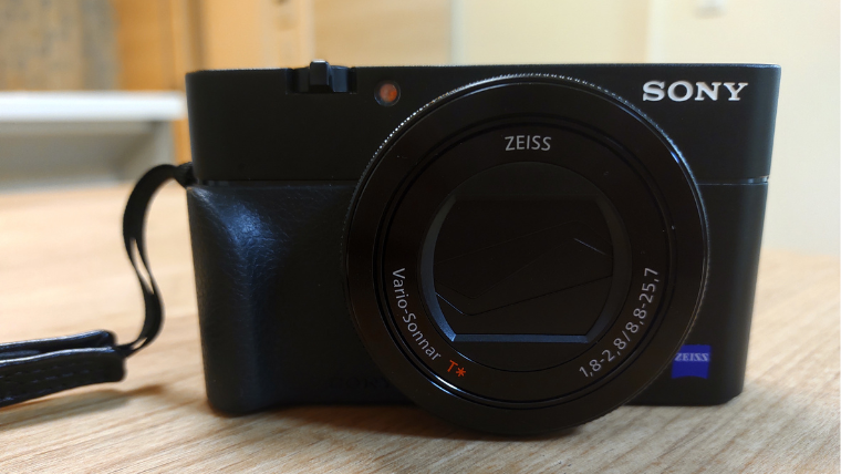 綺麗に撮れるコンデジ【ソニーRX100M5A】紹介とおすすめアクセサリー