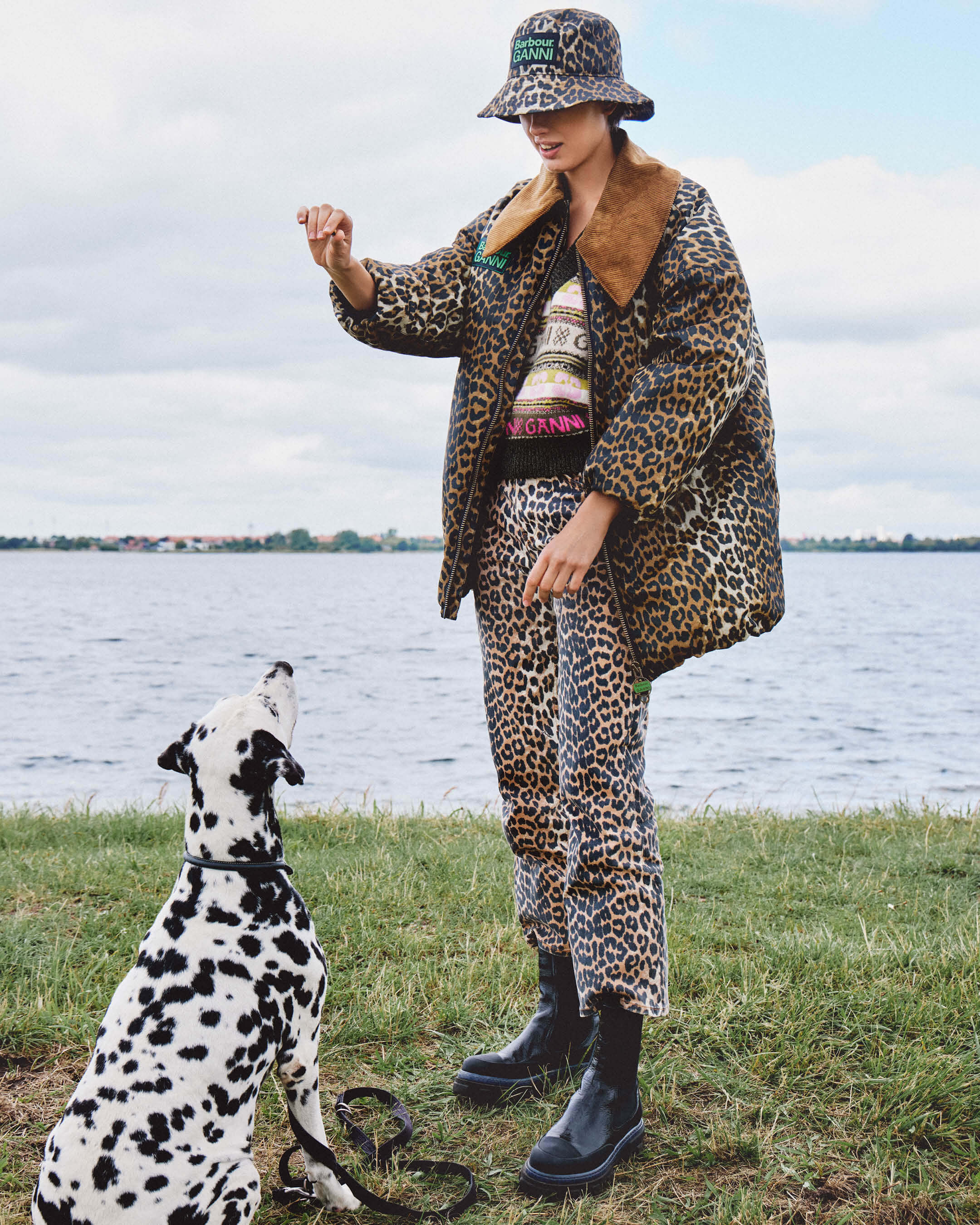 Barbour x GANNI、両ブランドのアイコンをミックスさせたコレクション