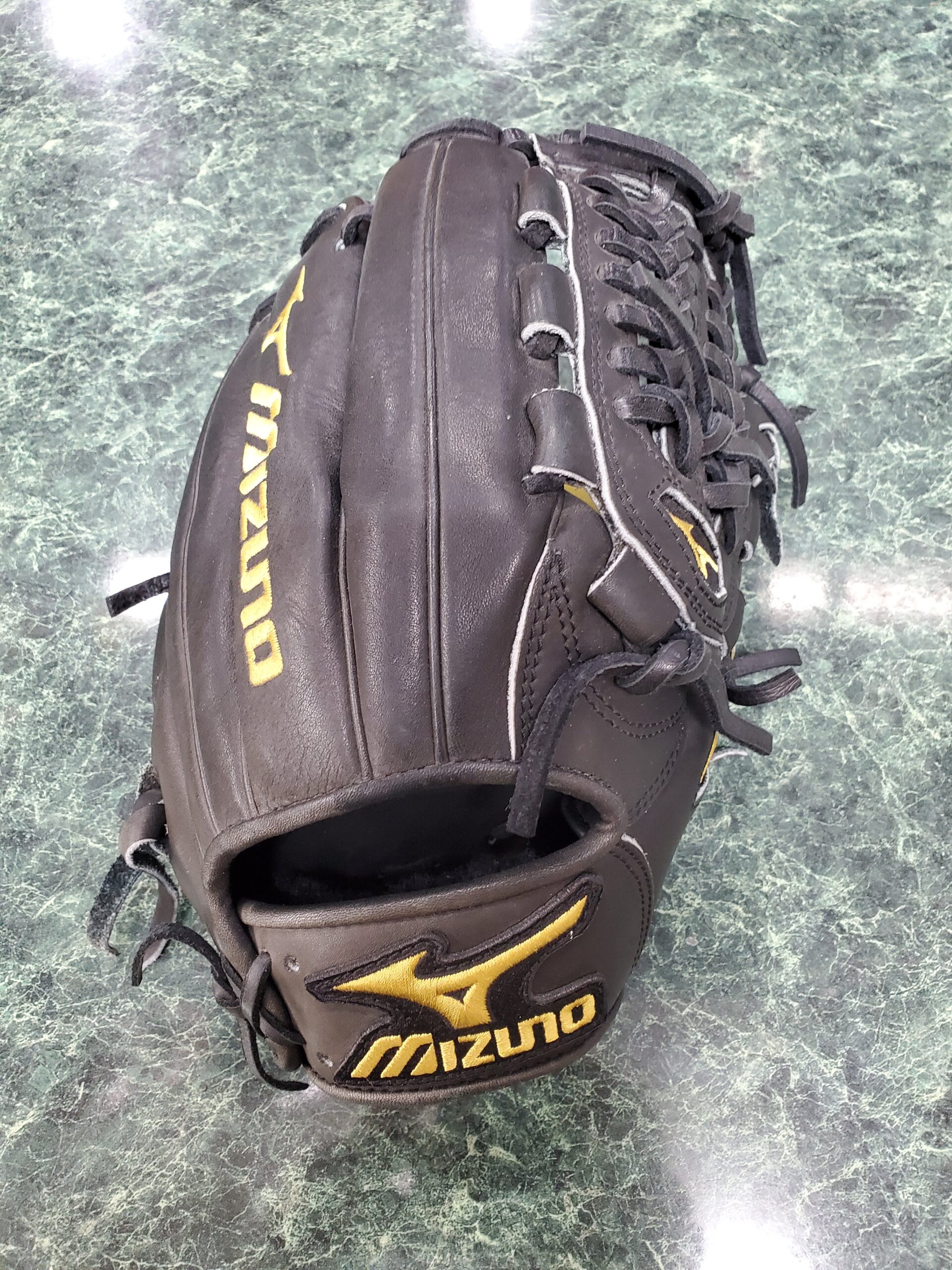 New Mizuno Pro Limited Edition GMP-60BK Right Hand Throw Glove