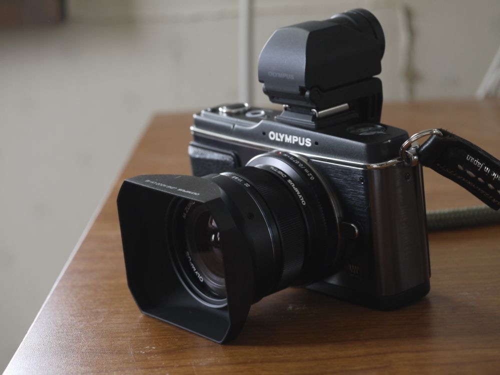 価格.com - 『フードを付けるとクラシカルになります。』オリンパス M