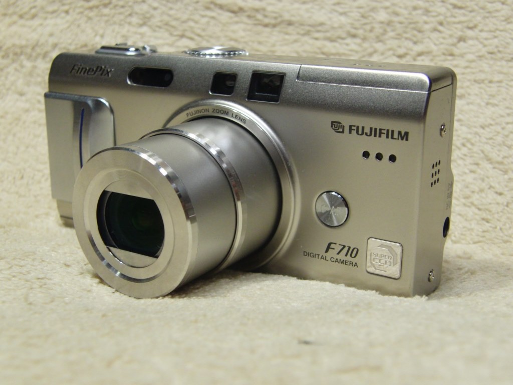 こんな風になったら、修理不能？』 富士フイルム FinePix F710 の